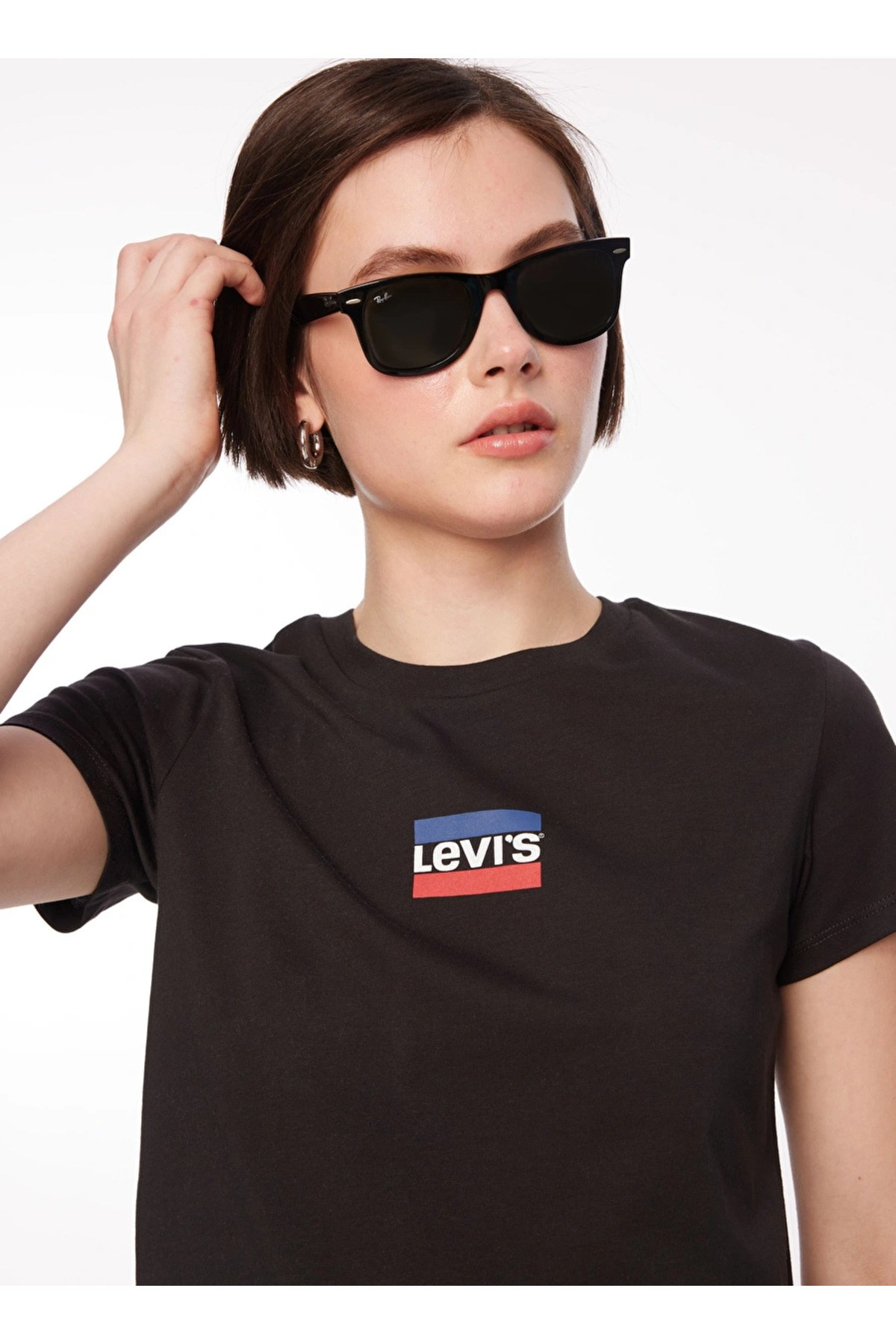 levis-bisiklet-yaka-baskili-siyah-kadi-6e-9a2.jpg