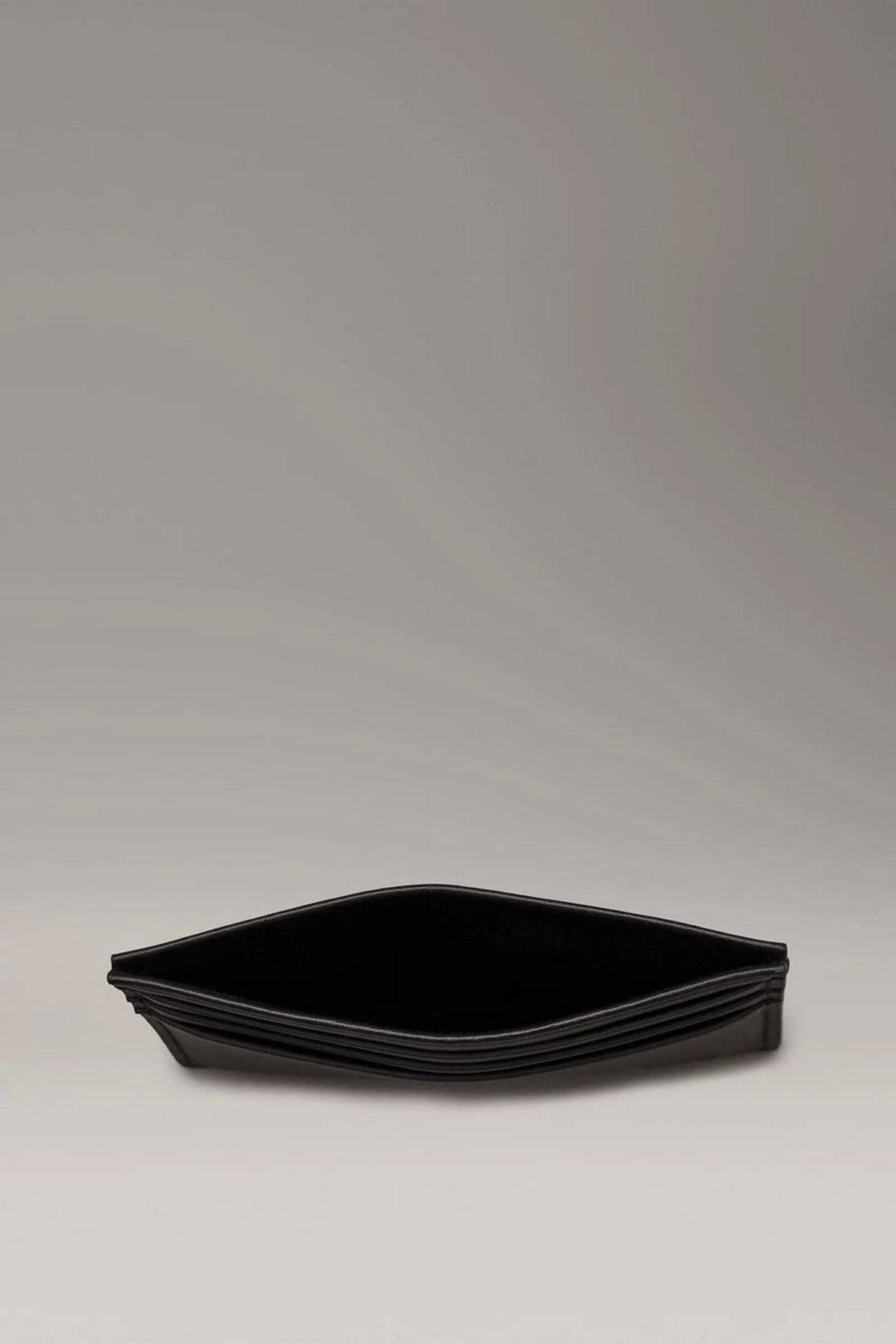 mono-logo-card-case-93f4aa.jpg