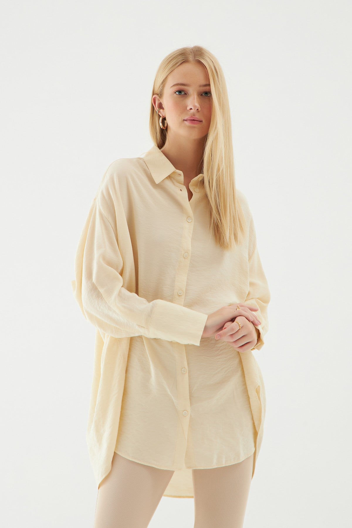 oversize-kesim-gomlek-bej-46-4e2.jpg