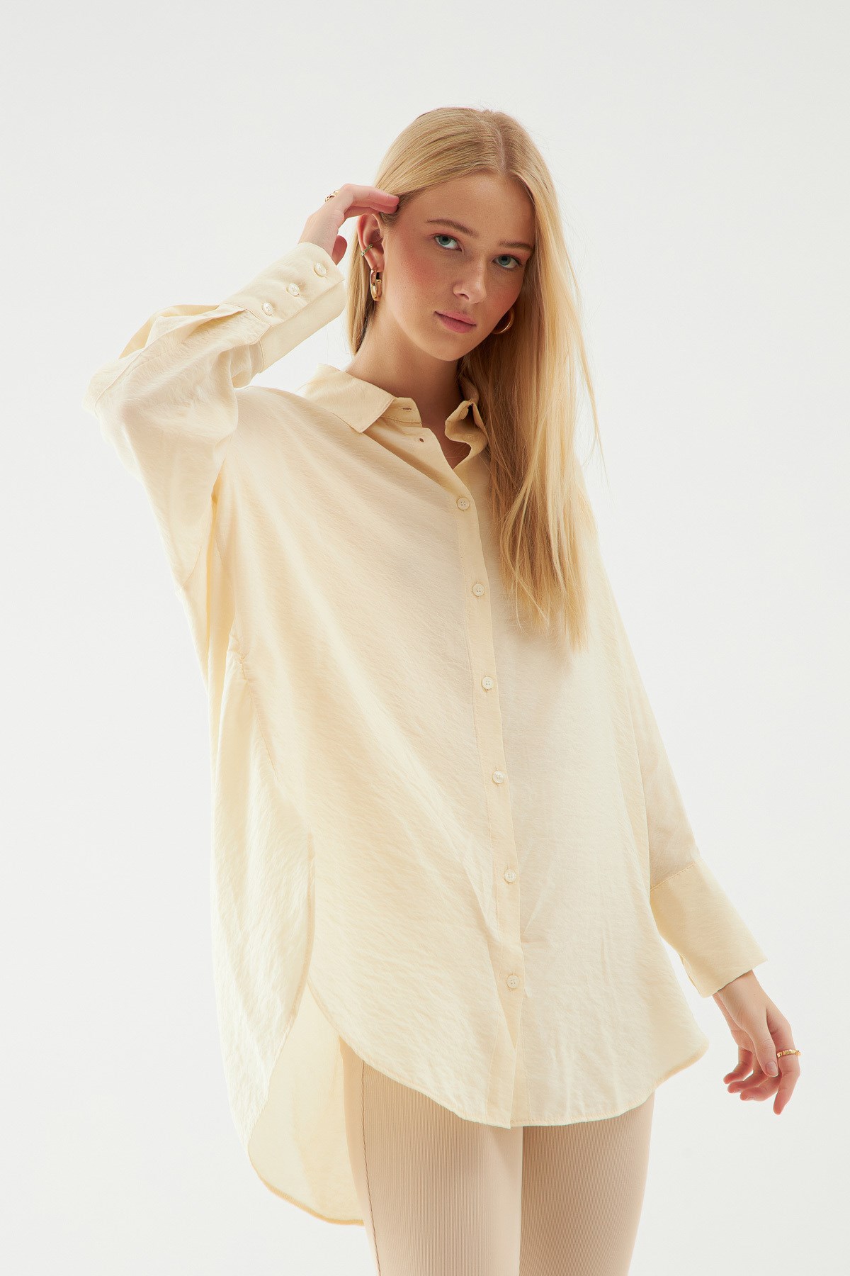 oversize-kesim-gomlek-bej-8-4735.jpg