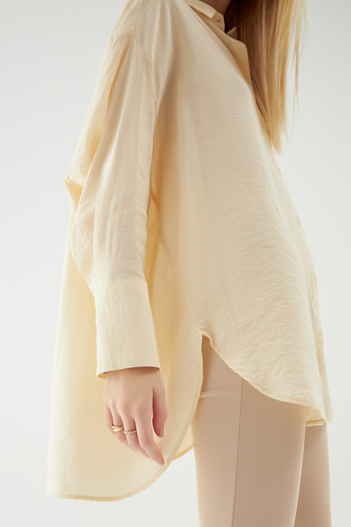 oversize-kesim-gomlek-bej-92-4fc.jpg