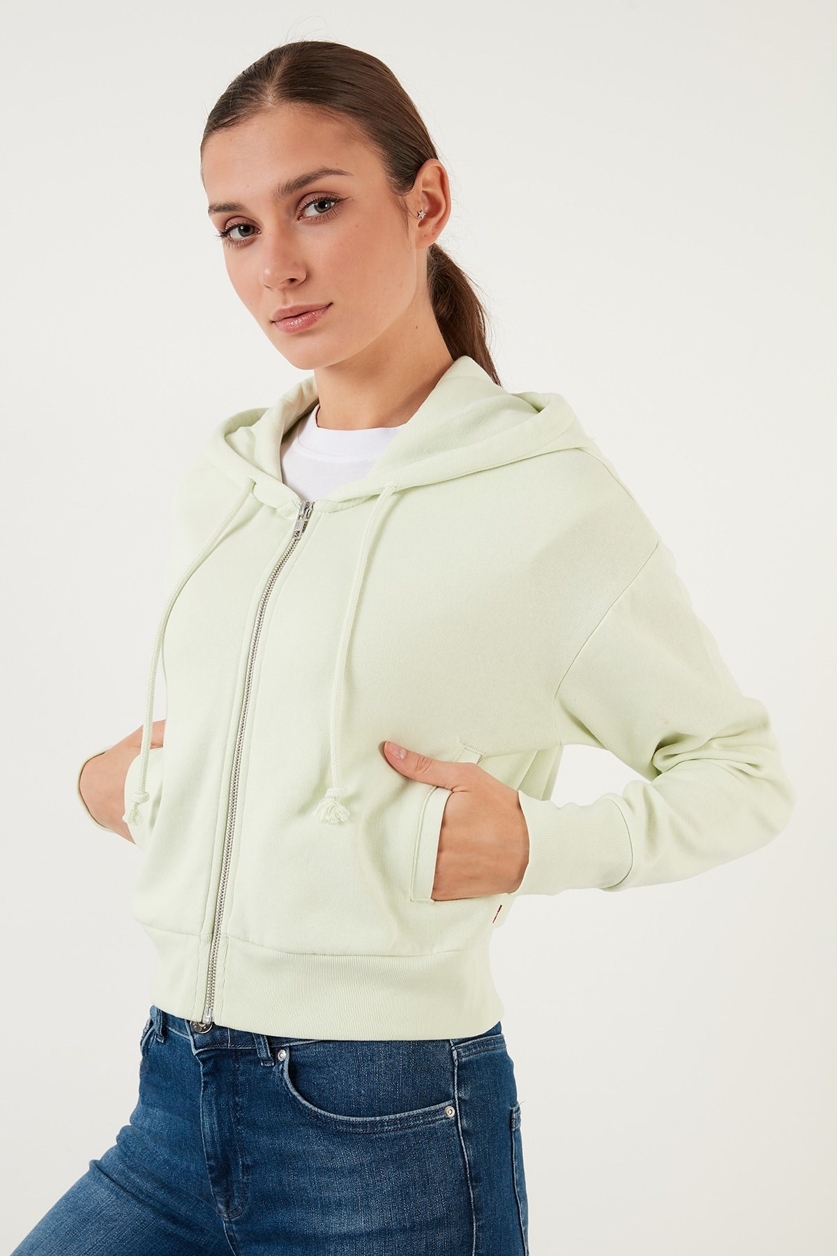 pamuklu-fermuarli-kapusonlu-crop-sweat--865e-.jpg