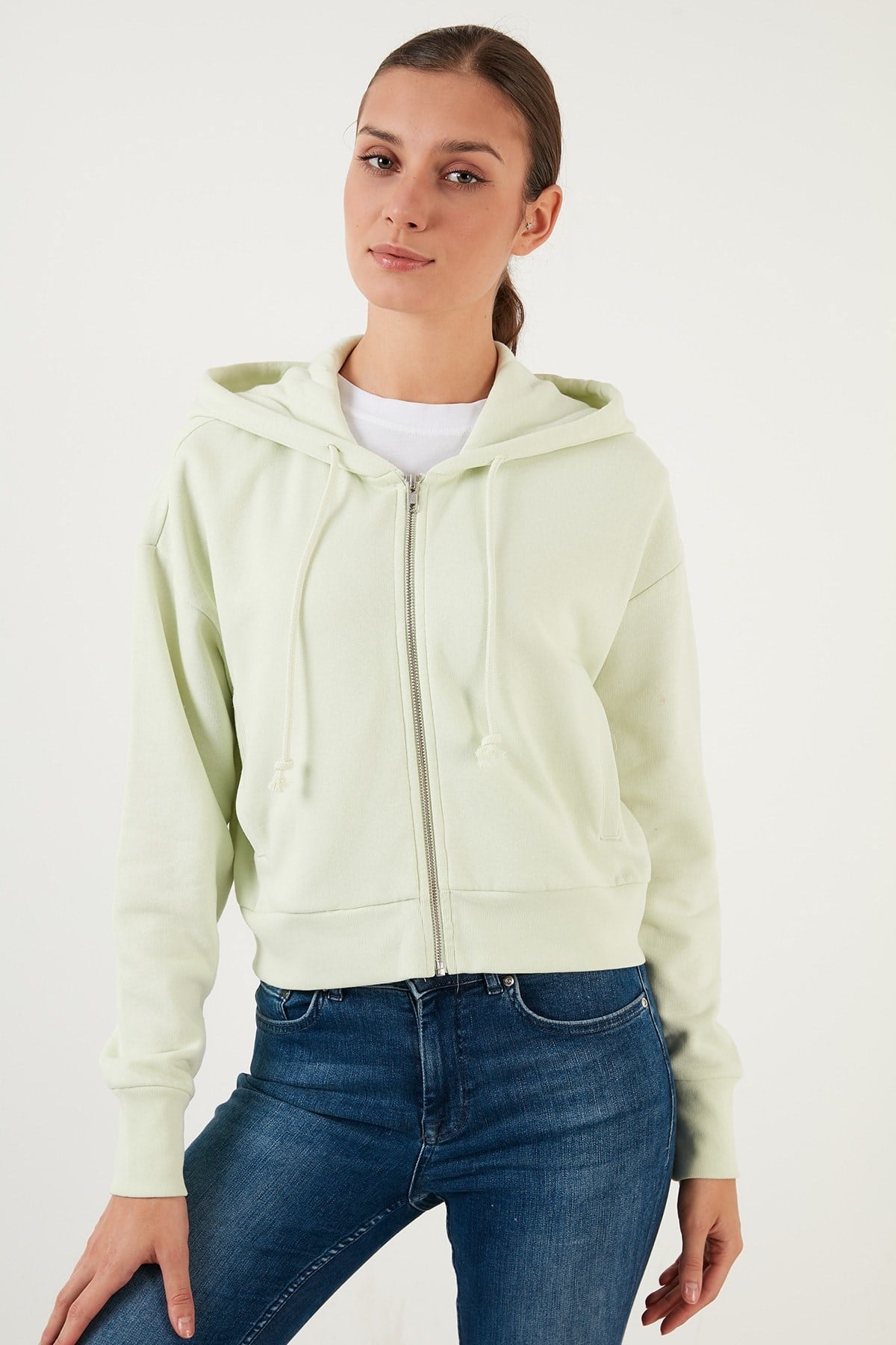 pamuklu-fermuarli-kapusonlu-crop-sweat-49a397.jpg
