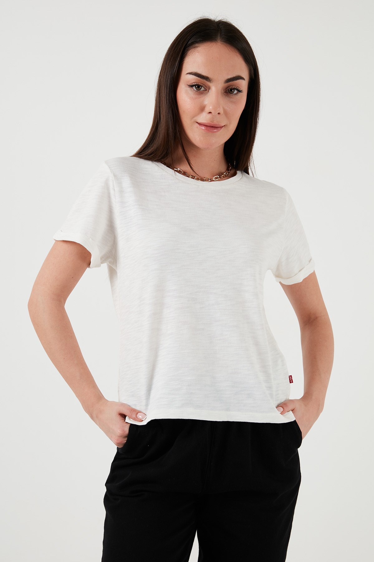 pamuklu-regular-fit-bisiklet-yaka-t-sh-e8-4be.jpg