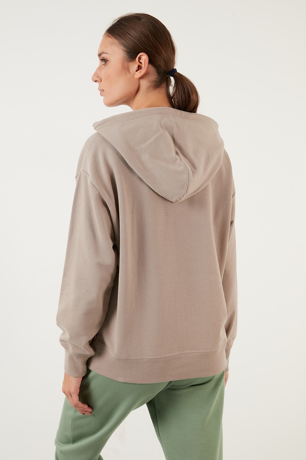 pamuklu-regular-fit-kanguru-cepli-kapu-5fd4-4.jpg