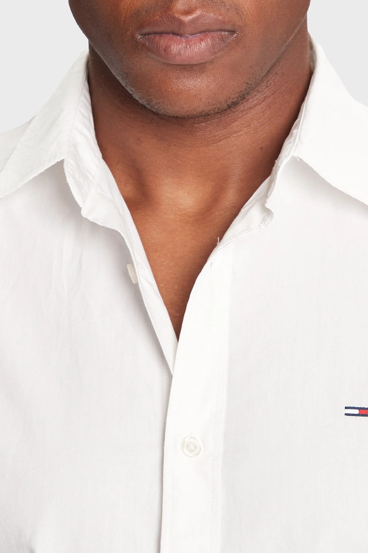 pamuklu-regular-fit-logolu-klasik-yaka-b5b916.jpg