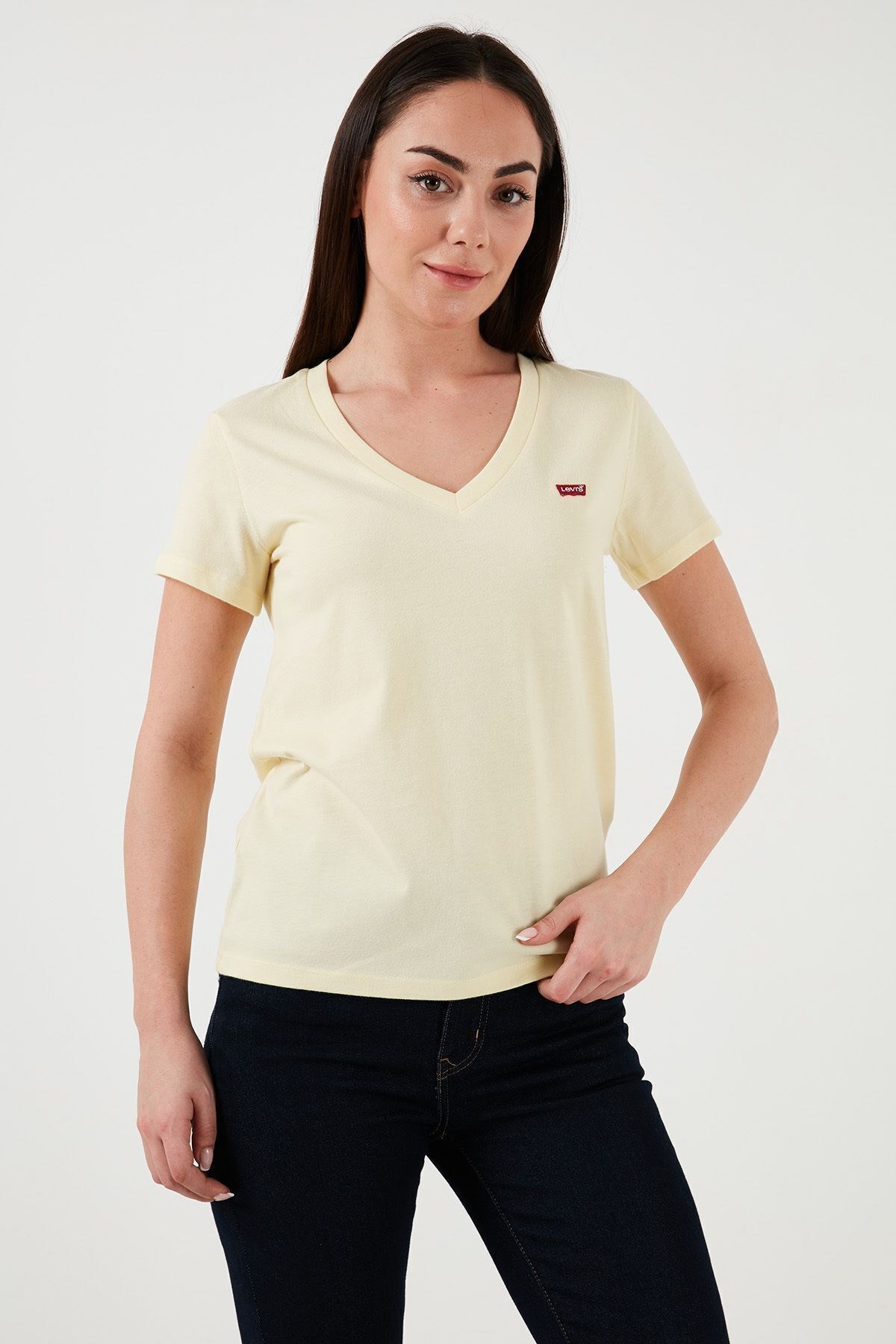 pamuklu-regular-fit-v-yaka-t-shirt-t-s-62cd8f.jpg