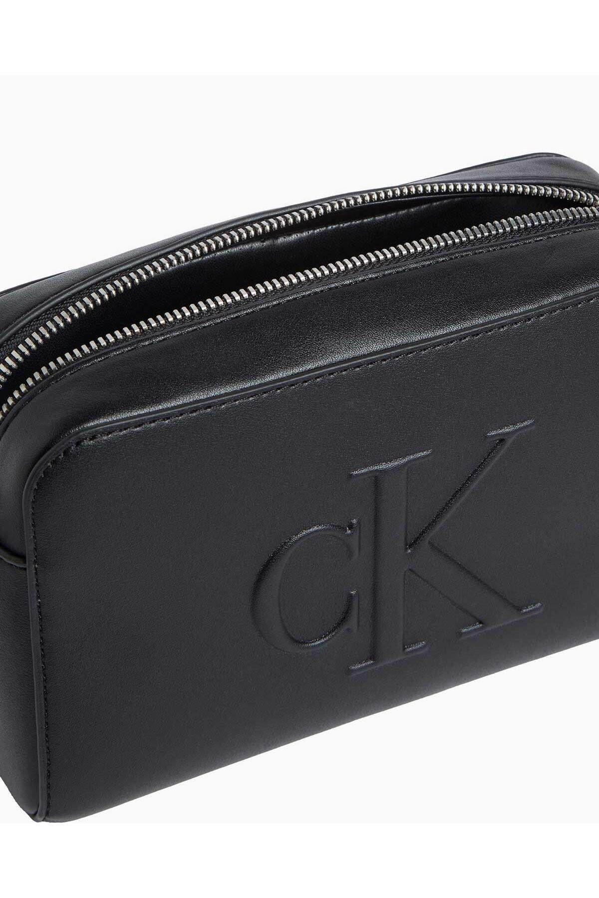 sculpted-camera-bag-a-8af1.jpg