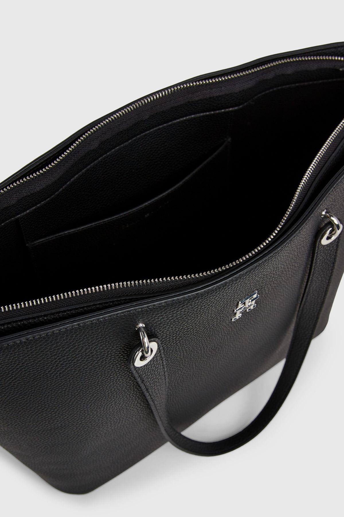 shopper-th-amblem-tote-fa5908.jpg