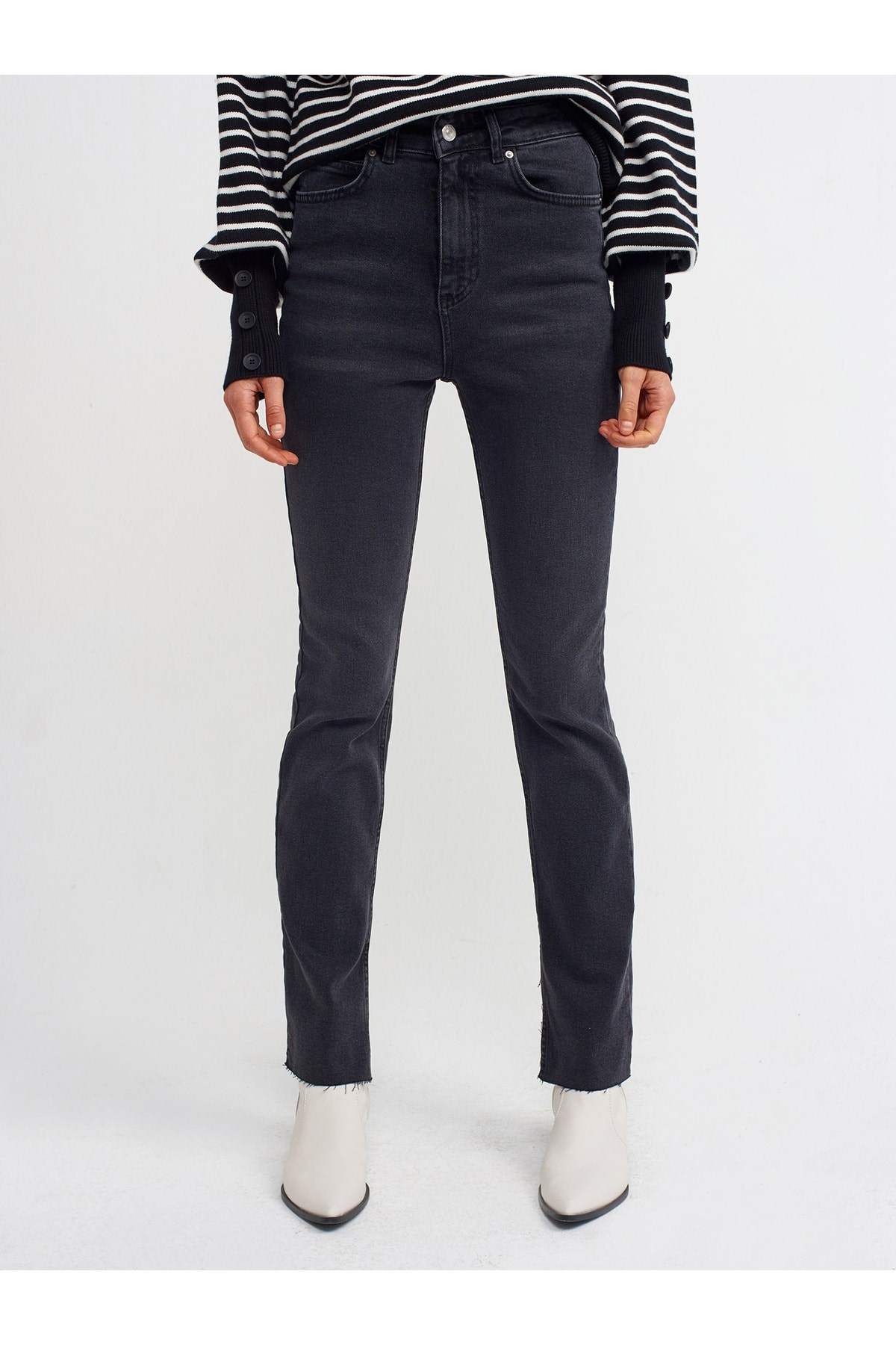 siyah-yani-yirtmacli-comfort-likrali-j-042b82.jpg