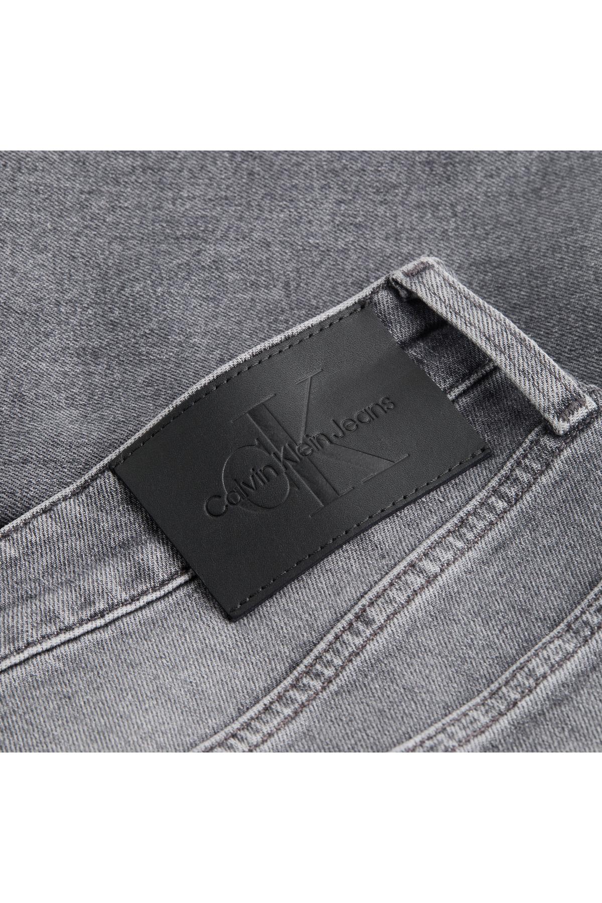 slim-jeans-f0f7bf.jpg