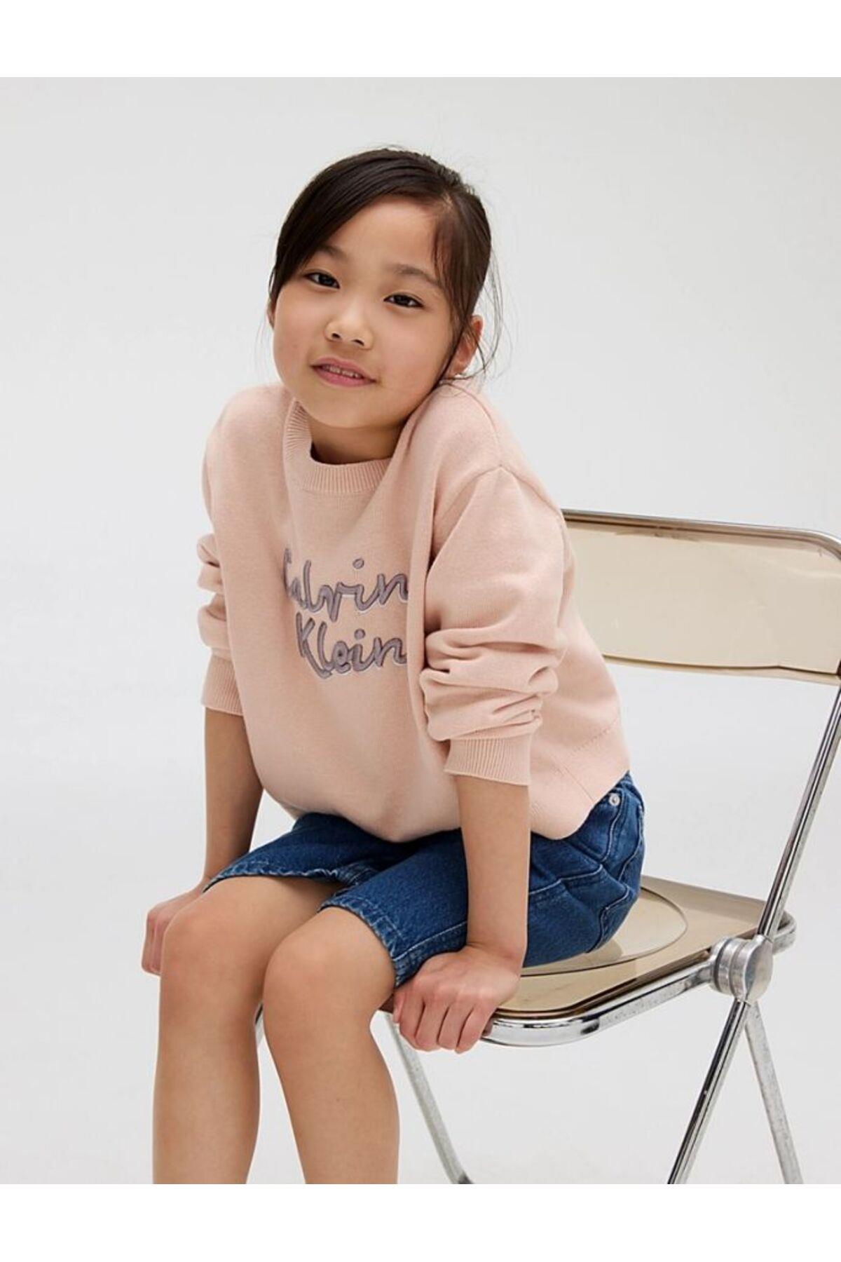 sweatshirt-b3d924.jpg