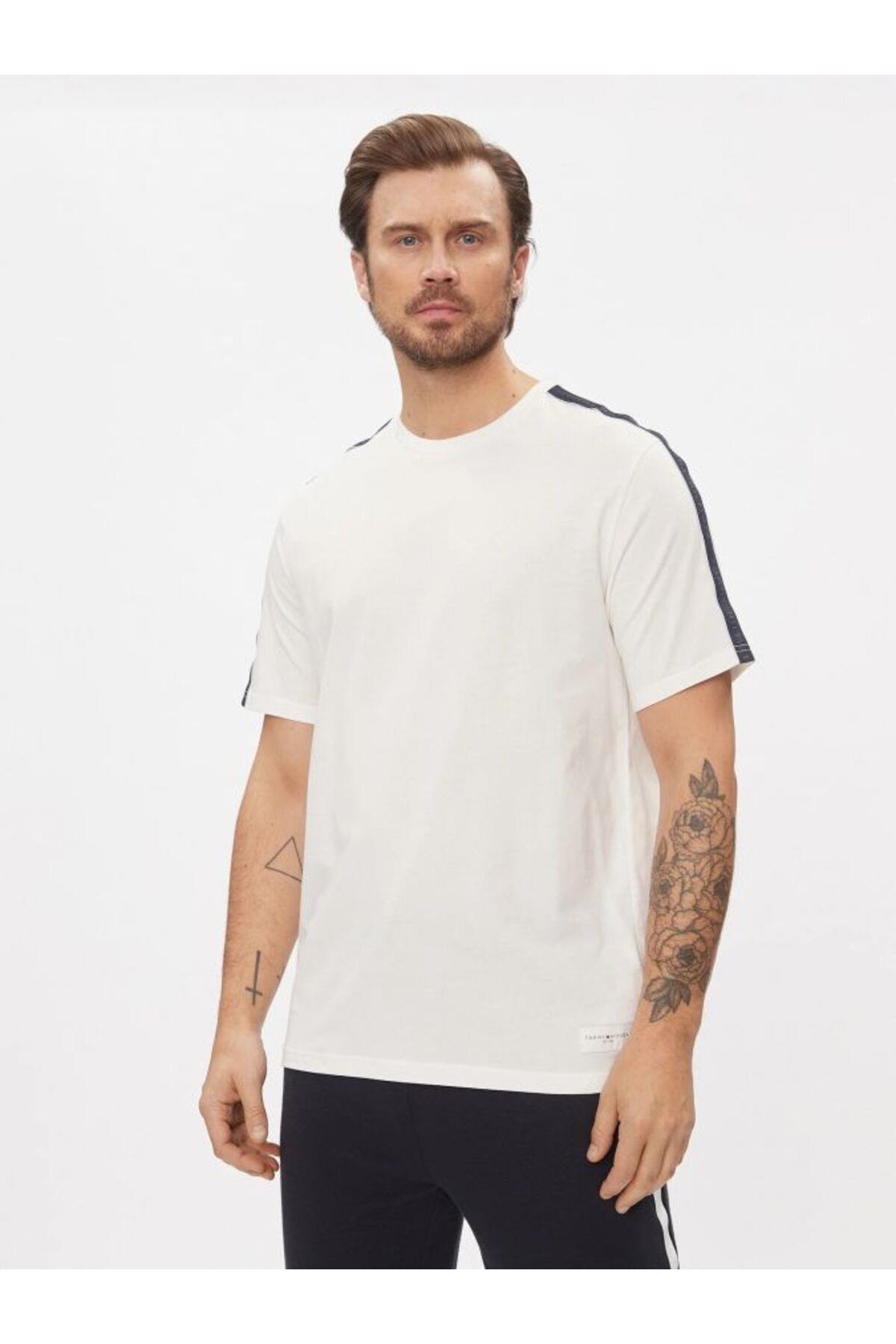 t-shirt-311291.jpg