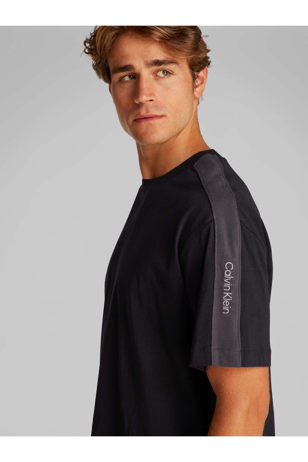 t-shirt-da0d82.jpg