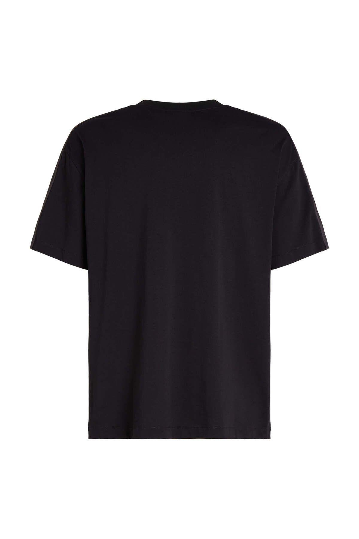 t-shirt-f89801.jpg