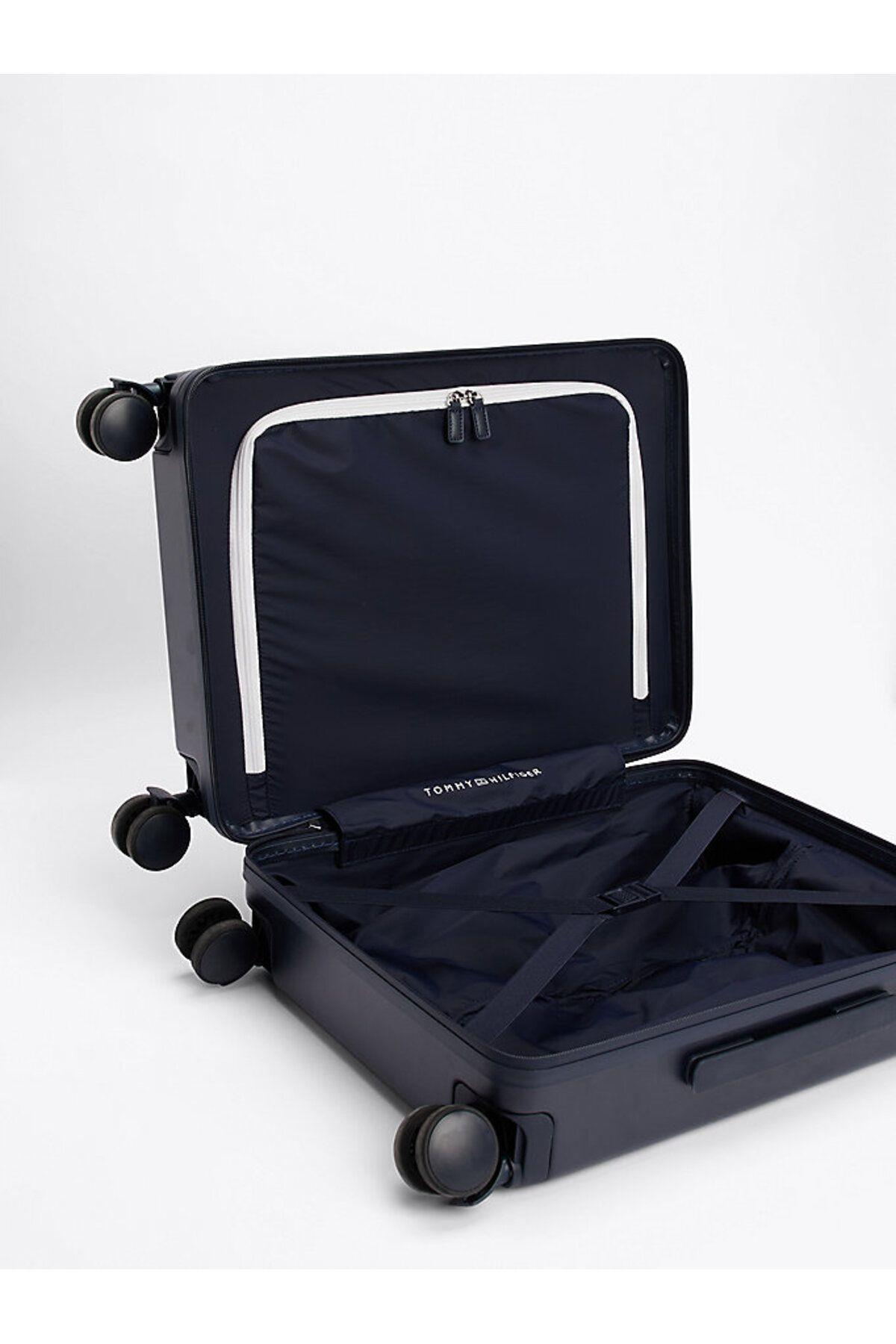 th-cabin-size-suitcase-f-d6a4.jpg