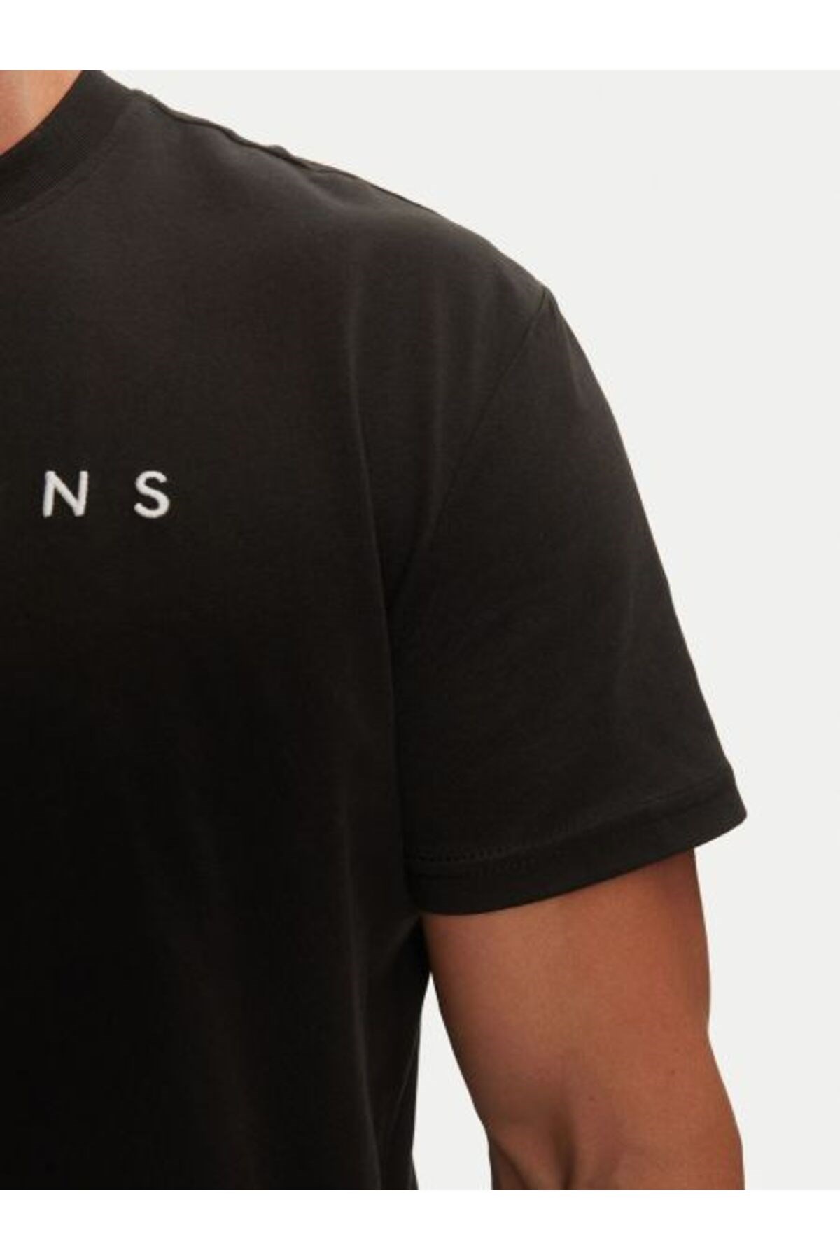 th-dm0dm20744-tjm-reg-linear-logo-tee--d-a339.jpg