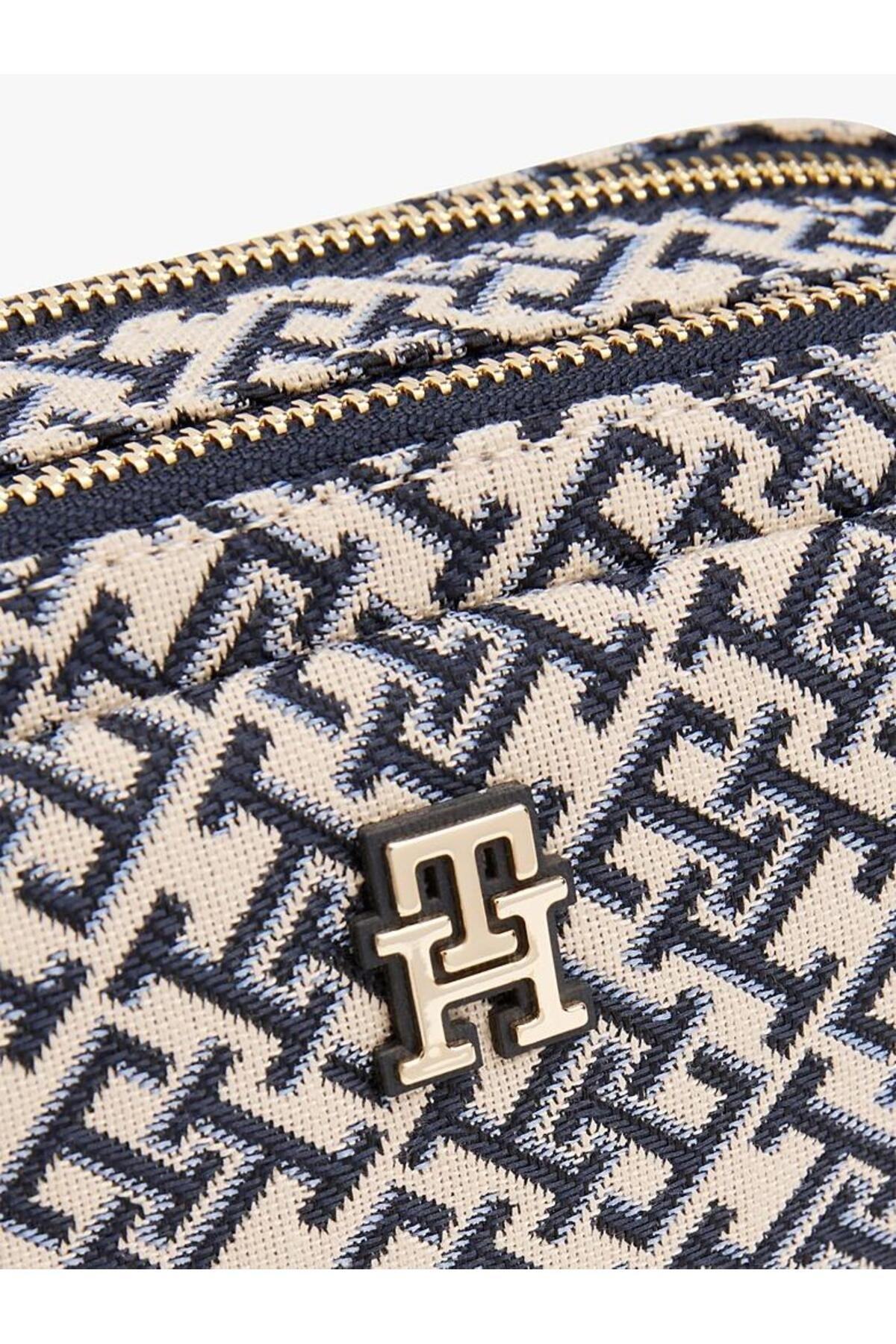 th-jacquard-camera-bag-6-a4ce.jpg