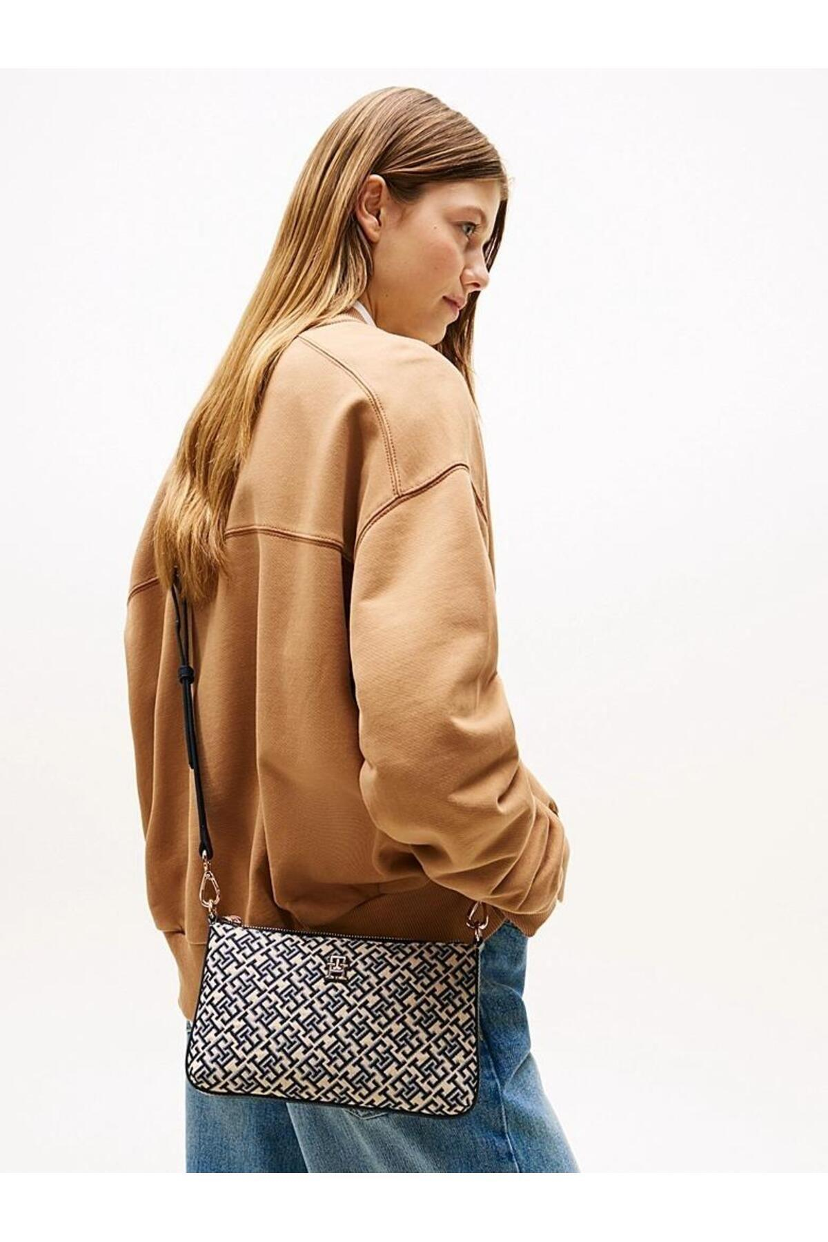 th-jacquard-shoulder-pouch-4aeb20.jpg