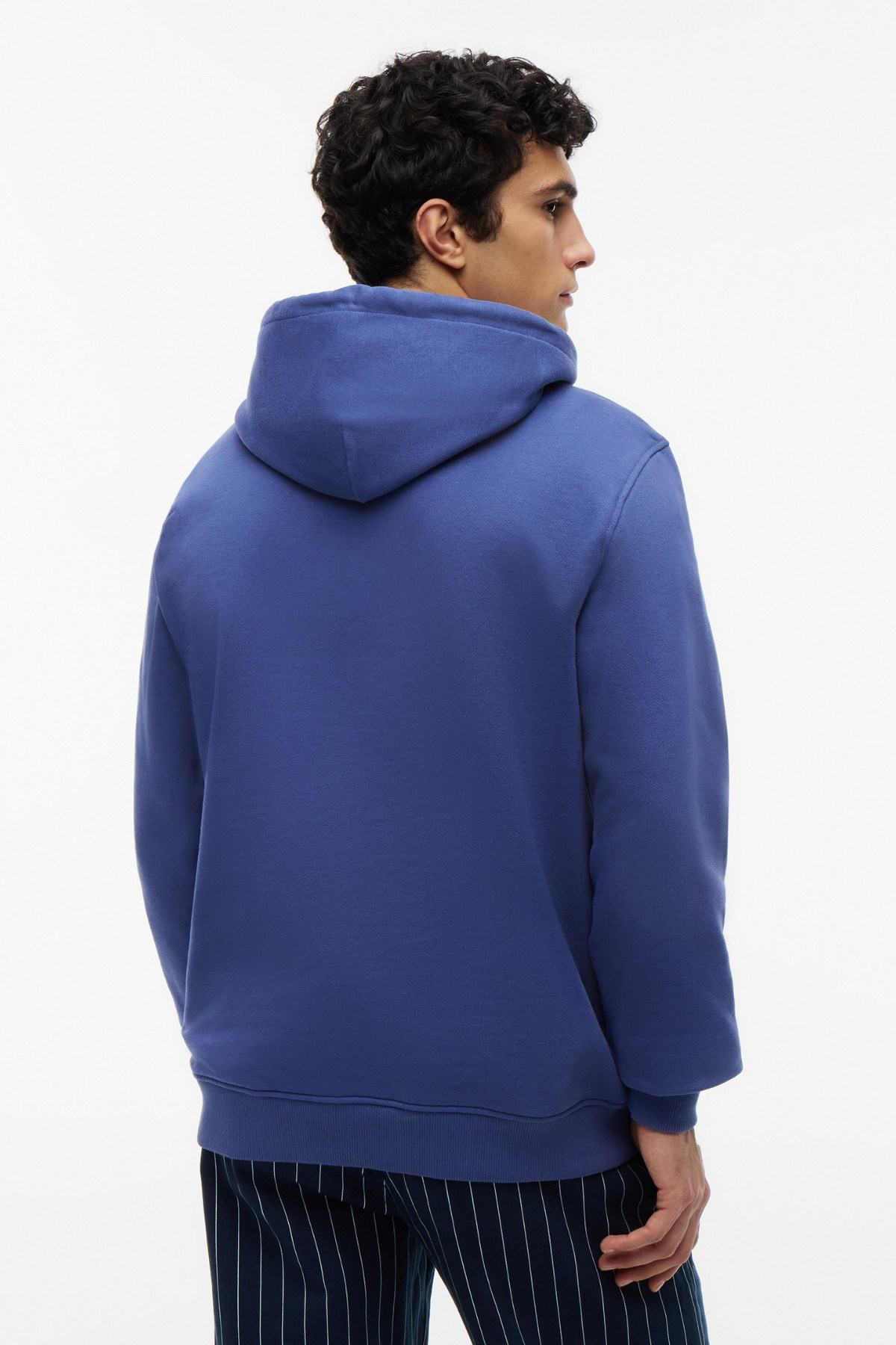 tjm-regular-badge-erkek-mavi-hoodie-7f3269.jpg