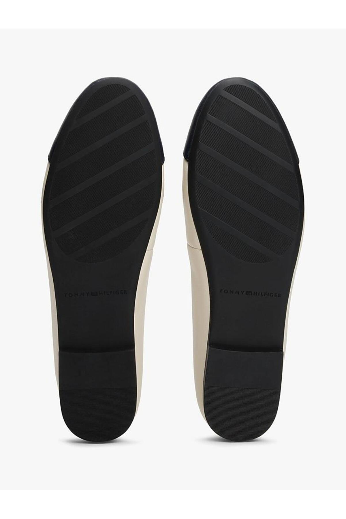 toe-cap-leather-ballerina-7fba42.jpg