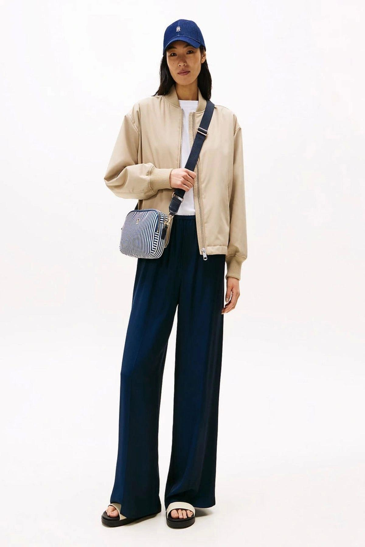 tommy-hilfiger-cizgili-capraz-askili-k-e819-b.jpg