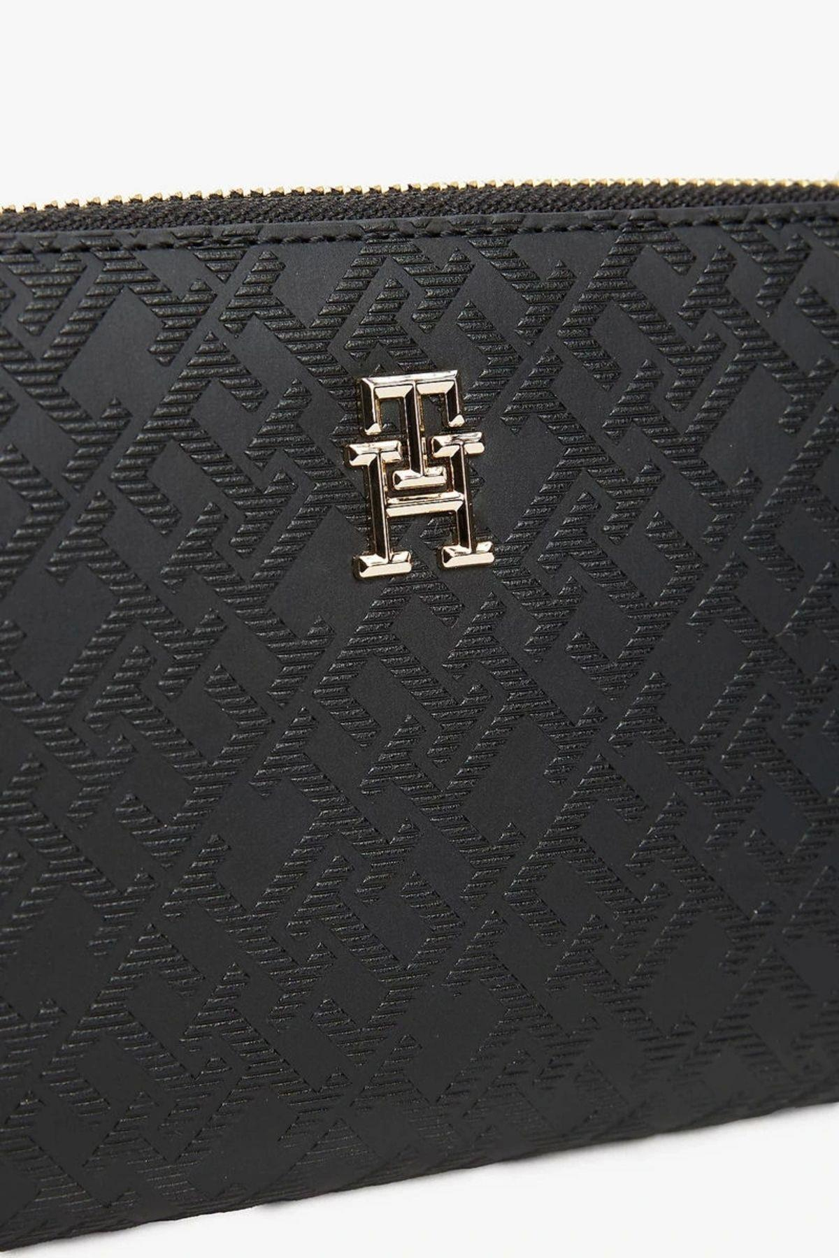 tommy-hilfiger-monogram-siyah-fermuarl-70-331.jpg