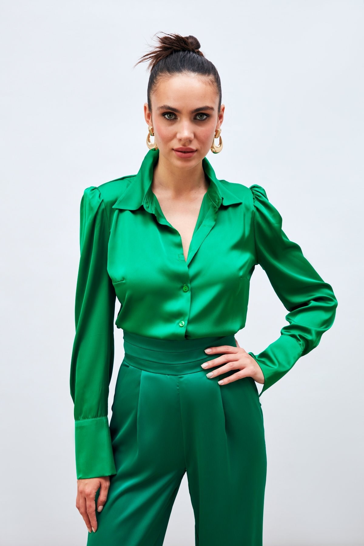 vatkali-saten-gomlek-yesil-f2-08b.jpg