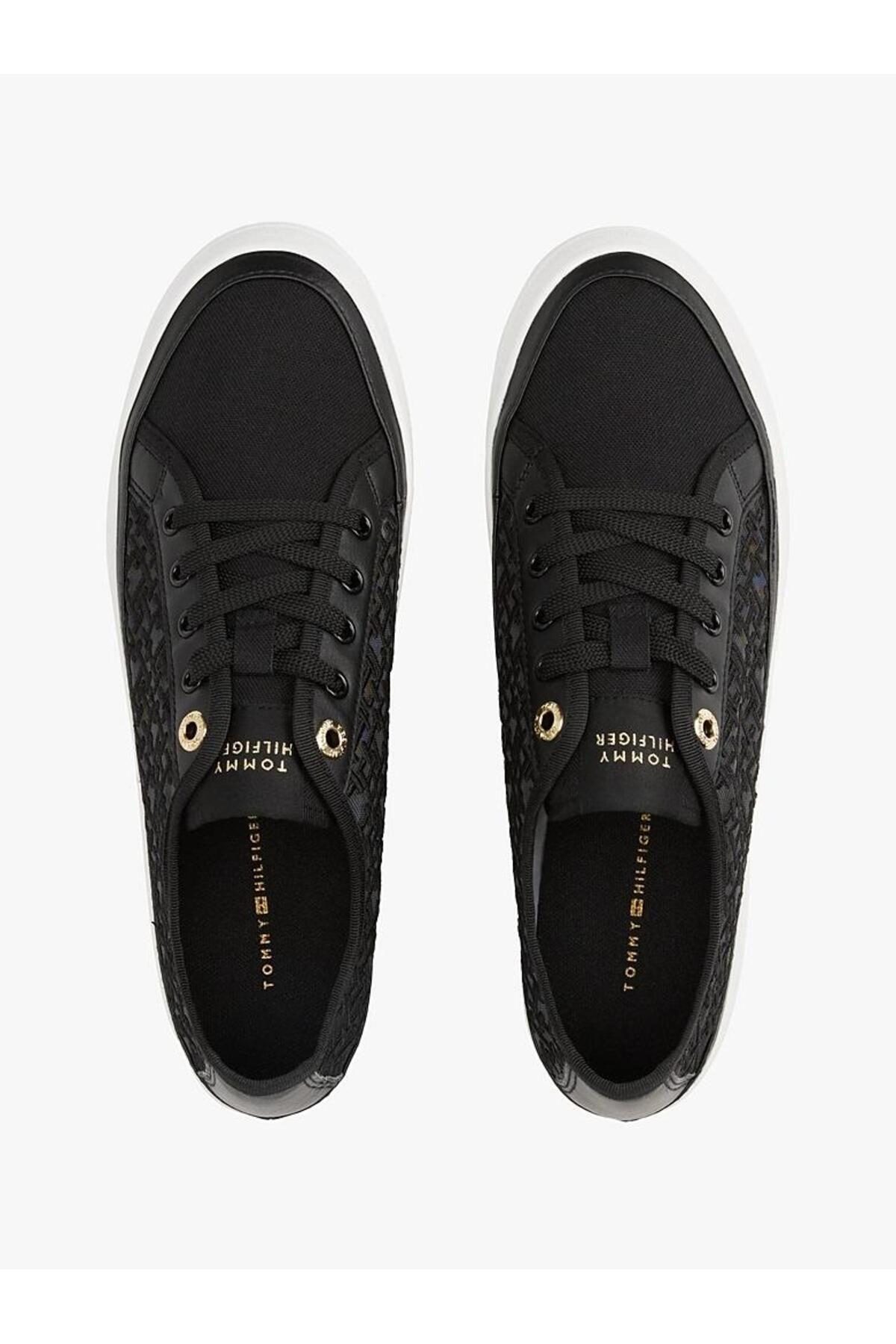 vulc-embroidered-sneaker-c04-ae.jpg
