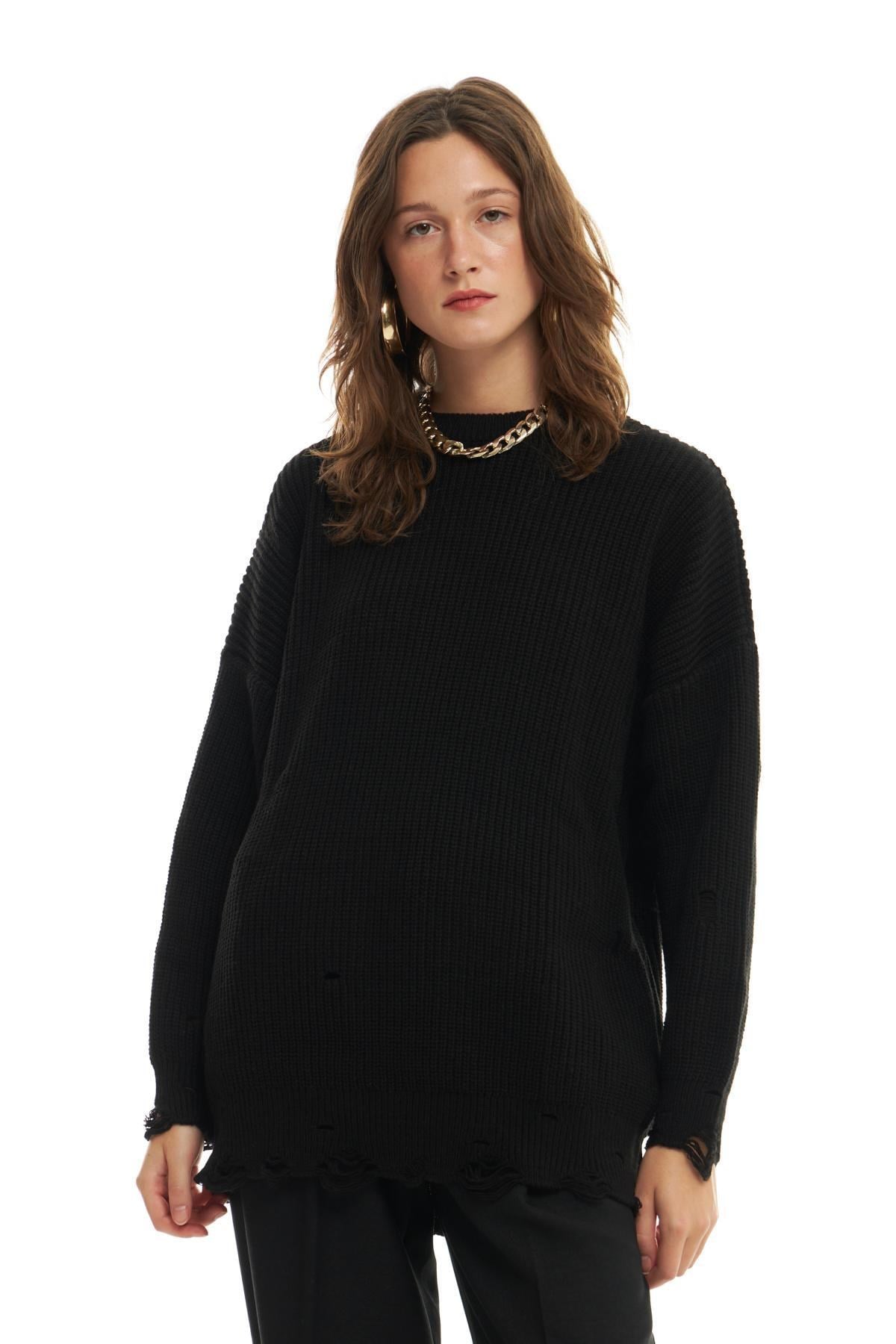 yirtik-detayli-oversize-kazak-siyah-ce-86e.jpg