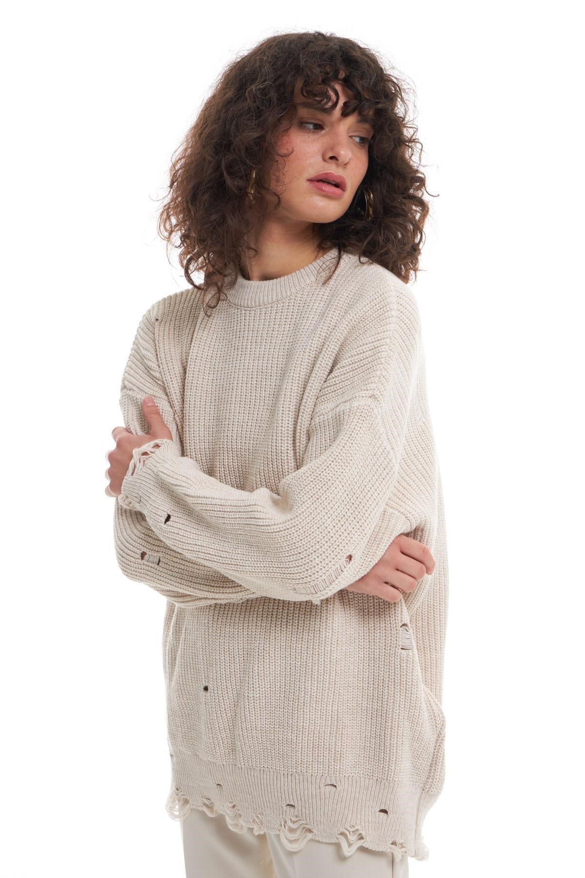 yirtik-detayli-oversize-kazak-tas-dce-a2.jpg