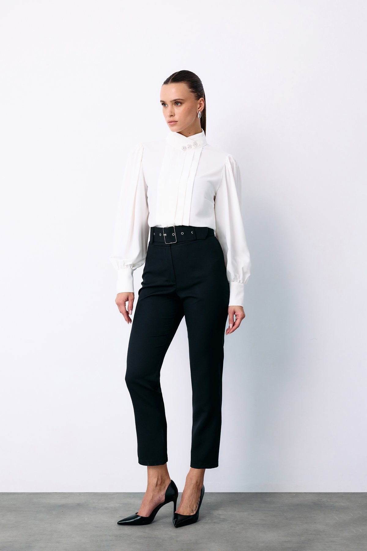 yuksek-bel-kemerli-pantolon-siyah-a502-5.jpg