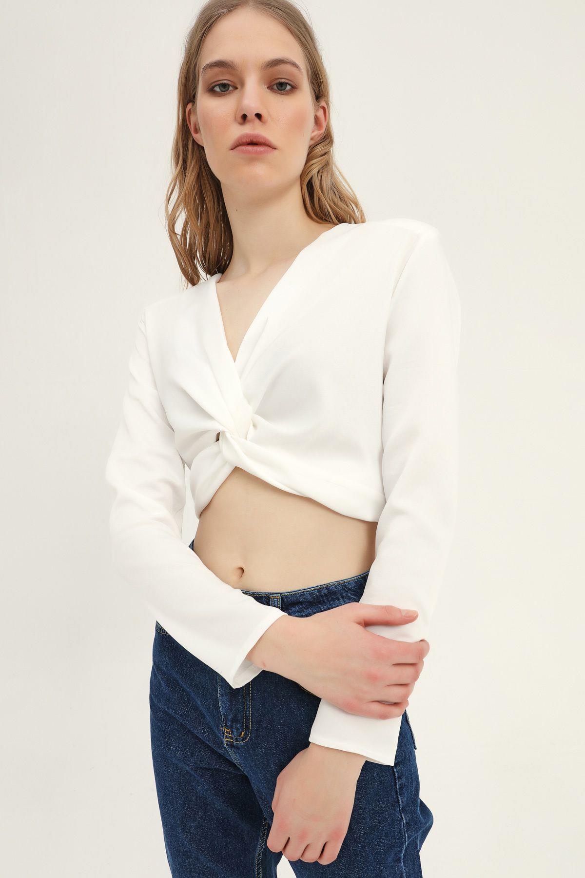 Düğüm Detaylı Crop Bluz Ekru