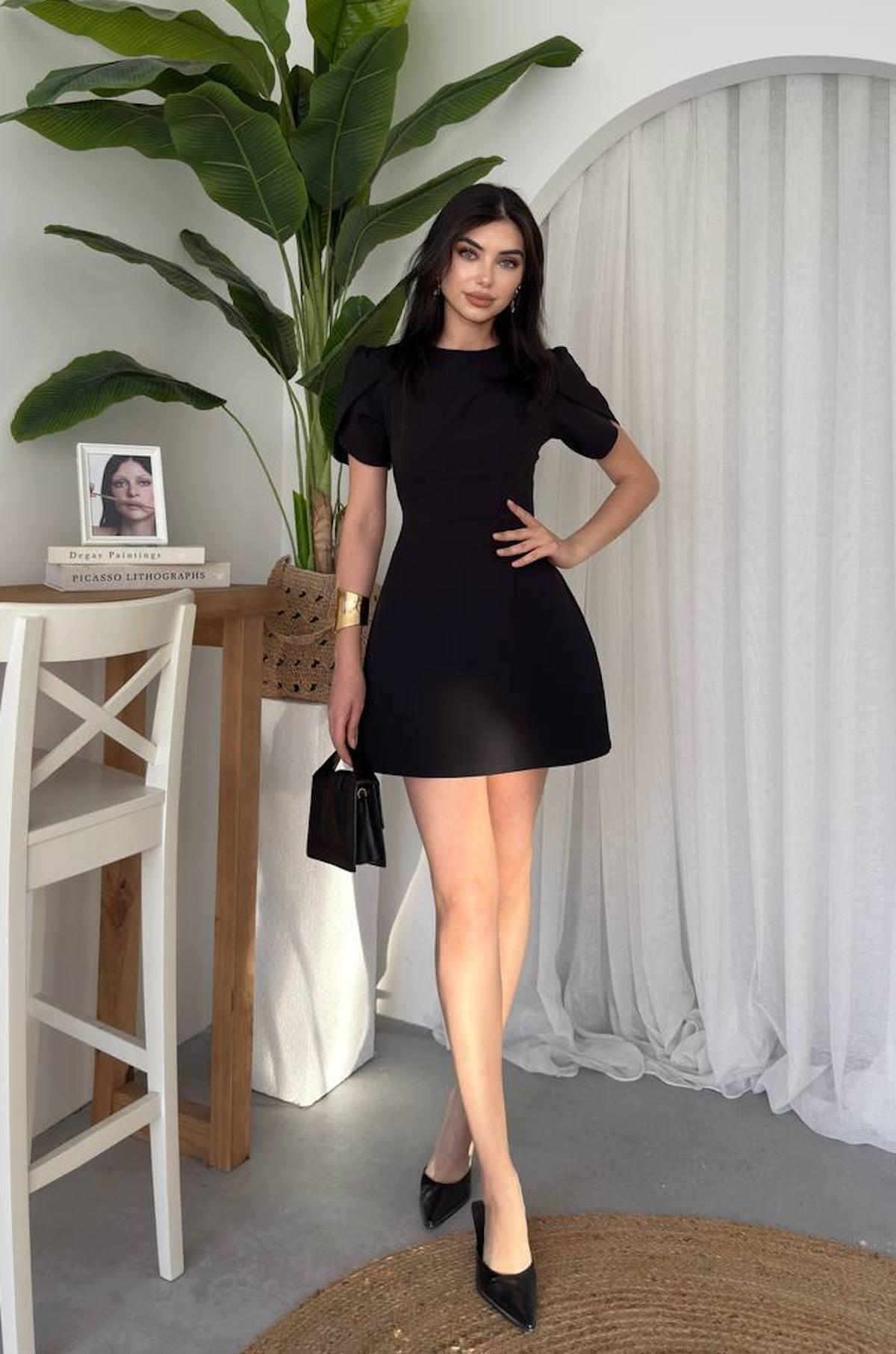 Fiyonklu Sırt Detaylı Elbise