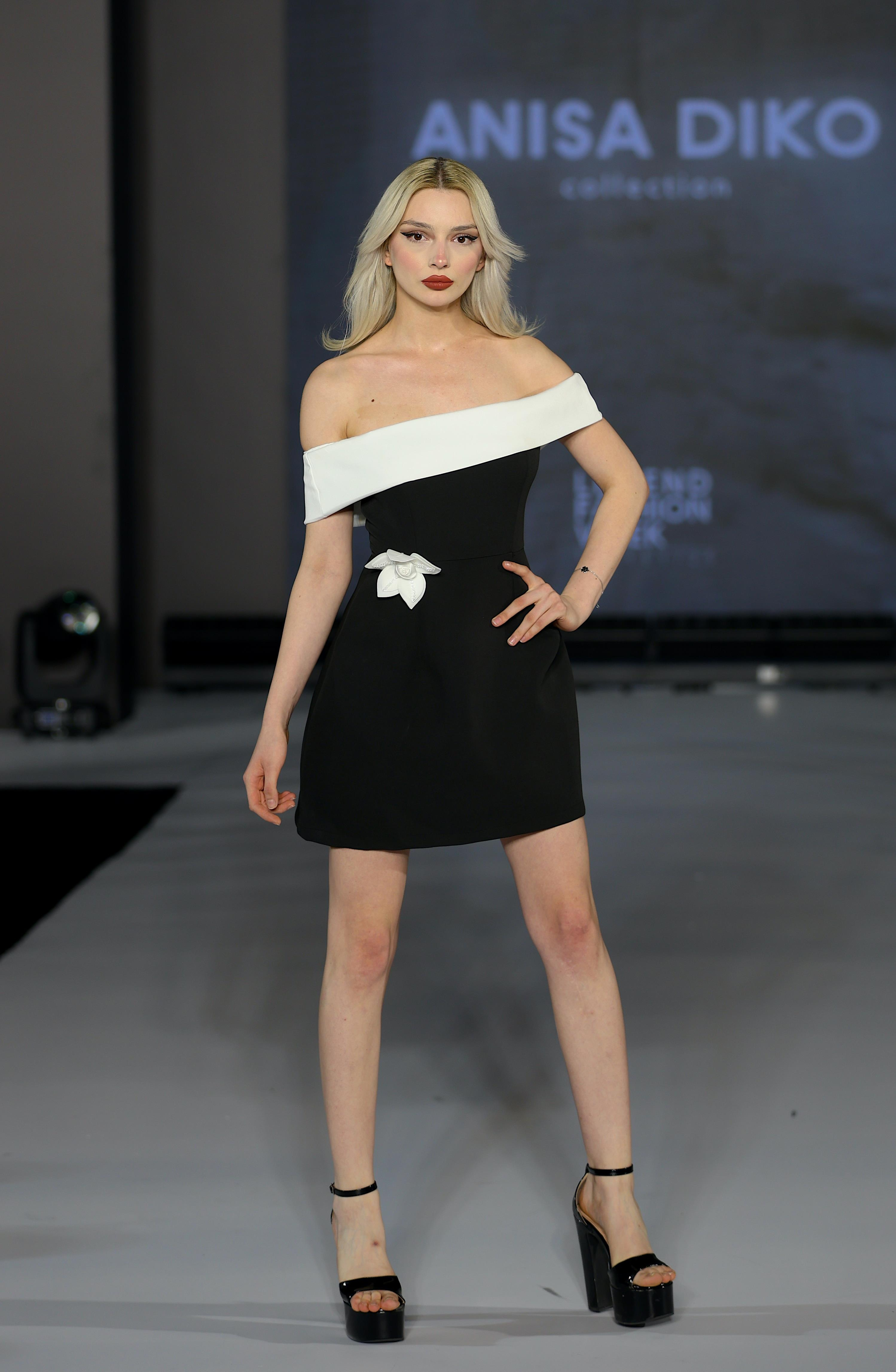 Kayık Yaka Elbise