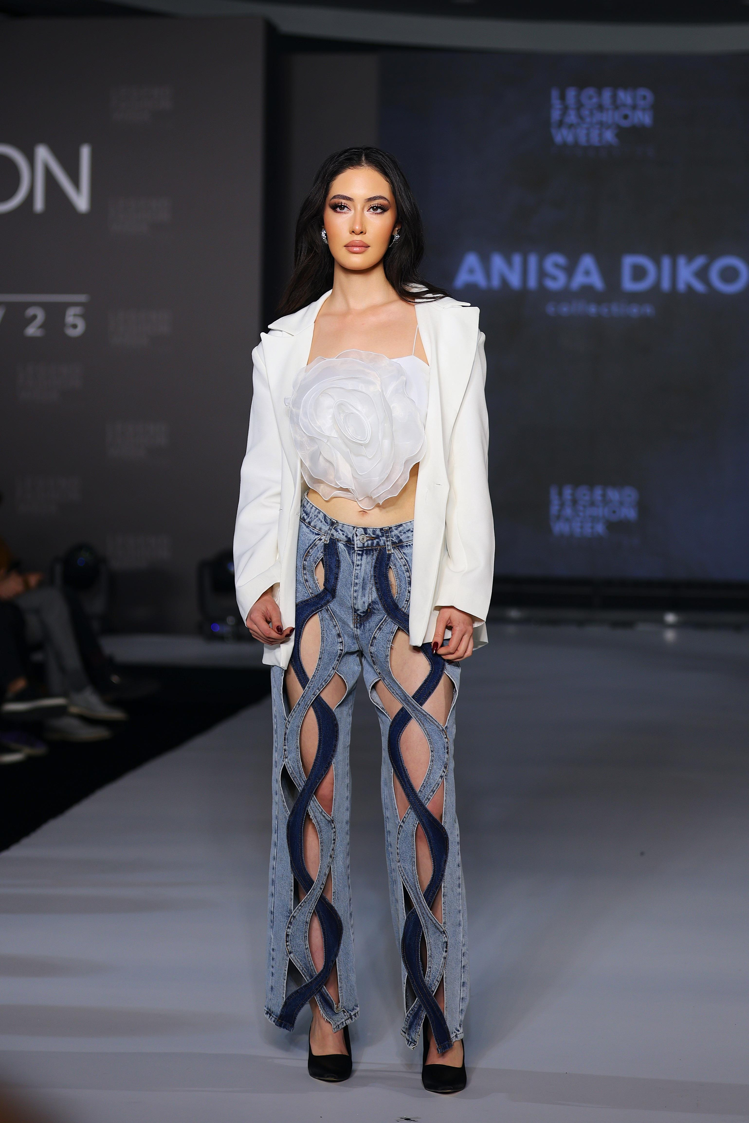 Yırtmaç Detaylı Jean