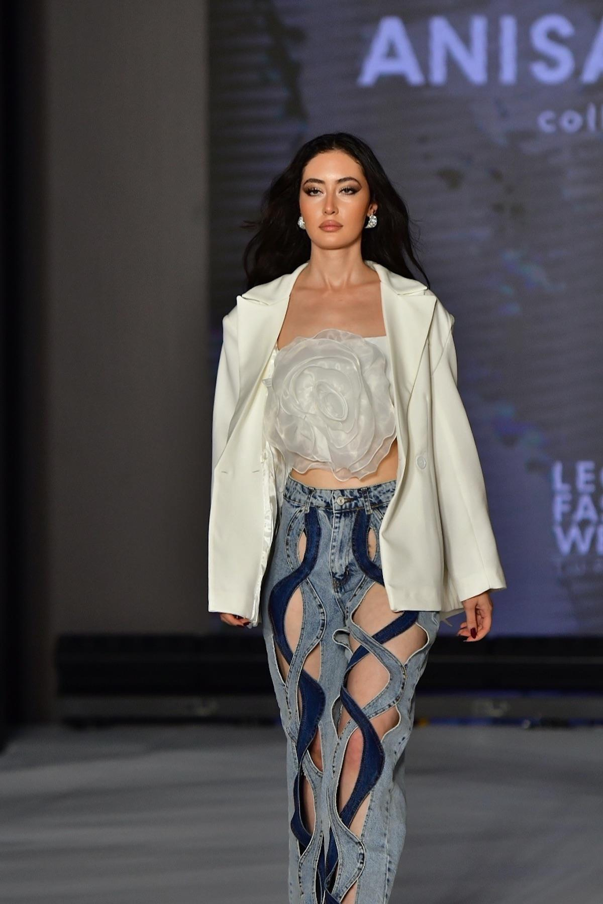 Yırtmaç Detaylı Jean