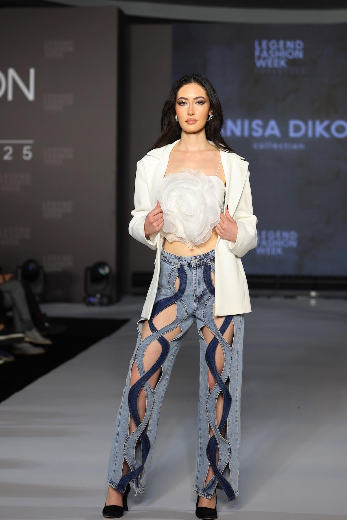 Yırtmaç Detaylı Jean