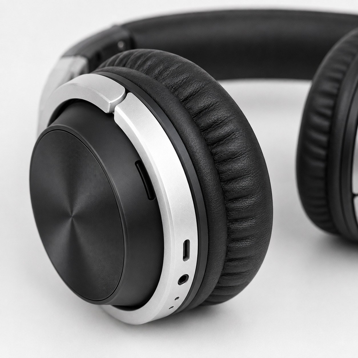 Siyah BT830 Kablosuz Bluetooth 5.0 Kulak Üstü Kulaklık TF Kart Destekli Aux Girişli Şarj Edilebilir Kulaklık