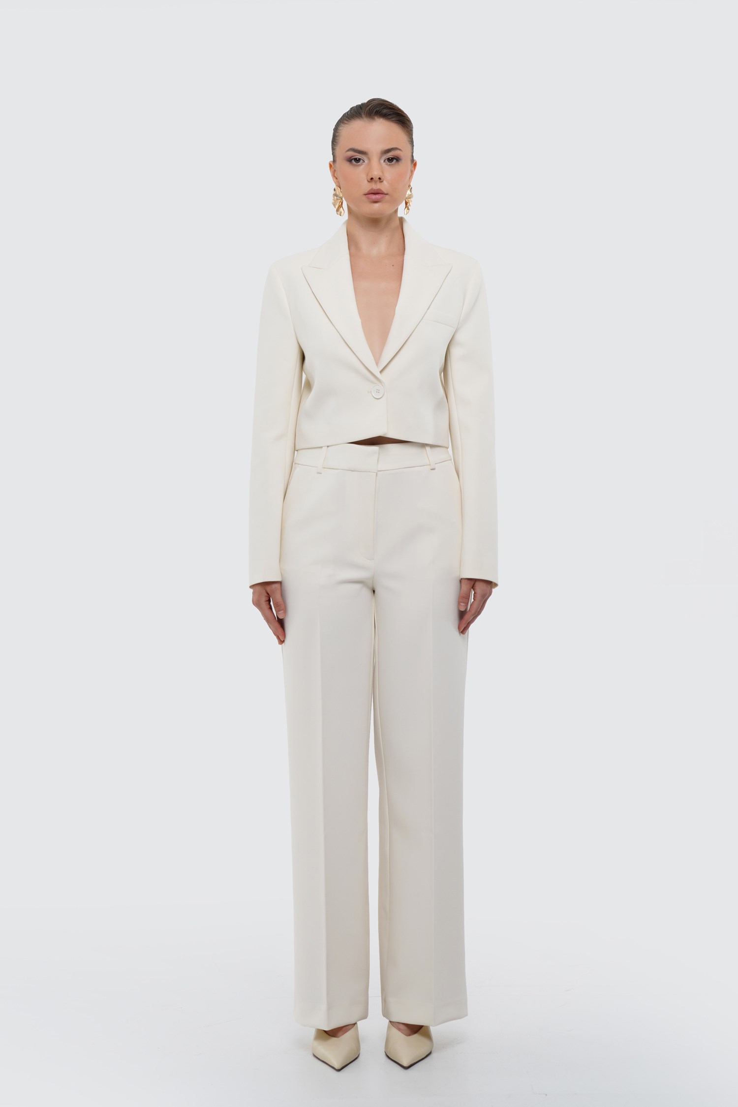 Kadın Ekru Düğmeli Slim Fit Crop Blazer-Thalure