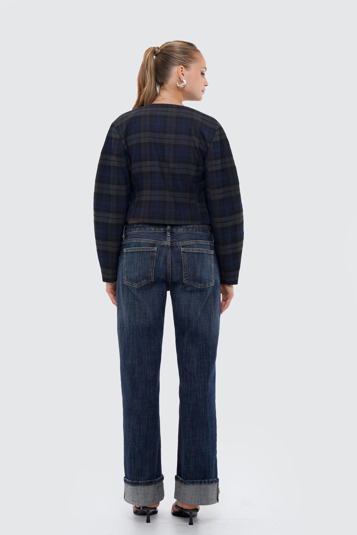 Kadın Lacivert Ekoseli Bisiklet Yaka Crop Blazer-Thalure