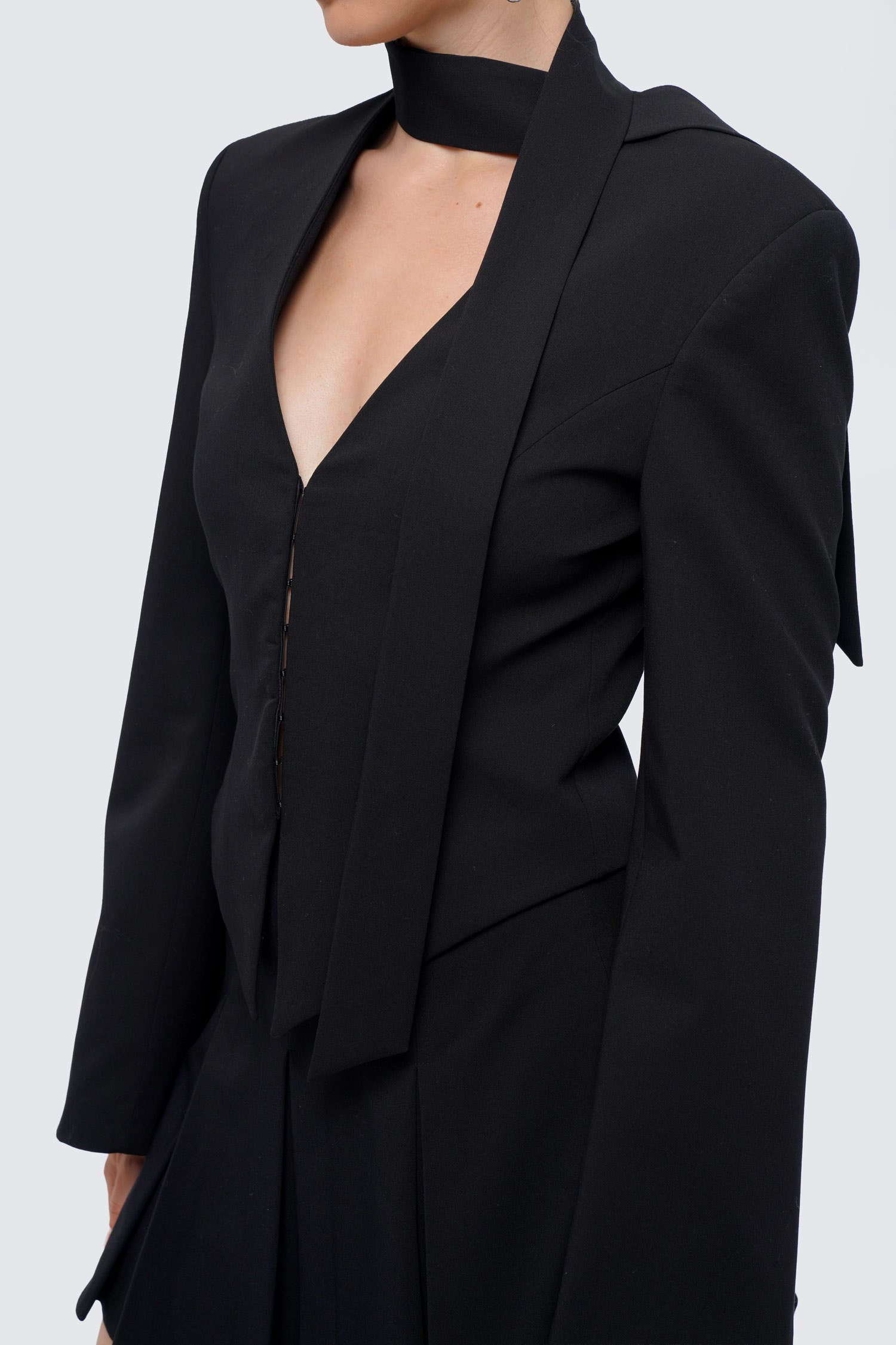 Kadın Siyah Yakası Şal Detaylı Fit Crop Ceket-Thalure