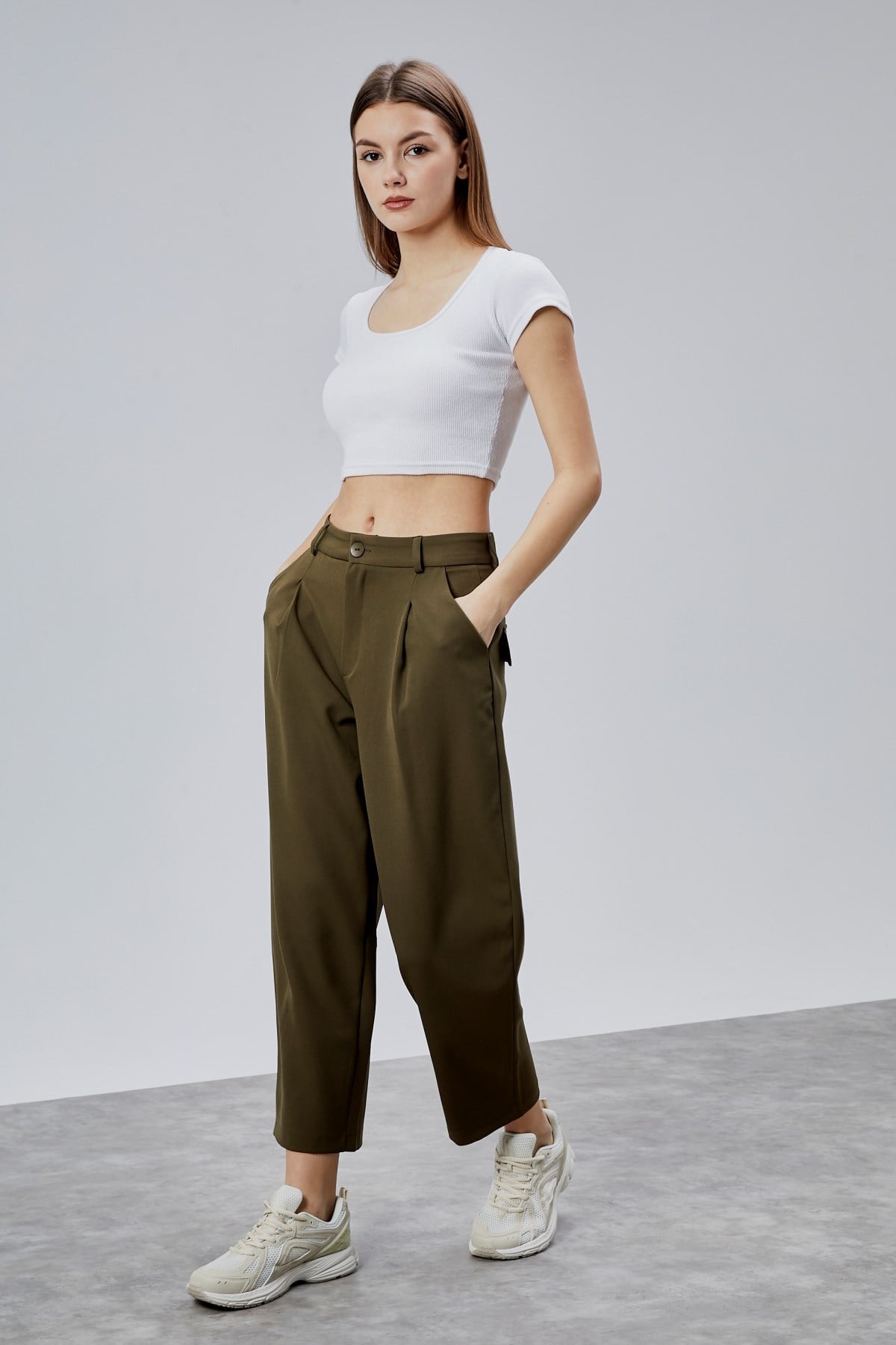 Haki Premium Orta Bel Pileli Kısa Paça Pantolon