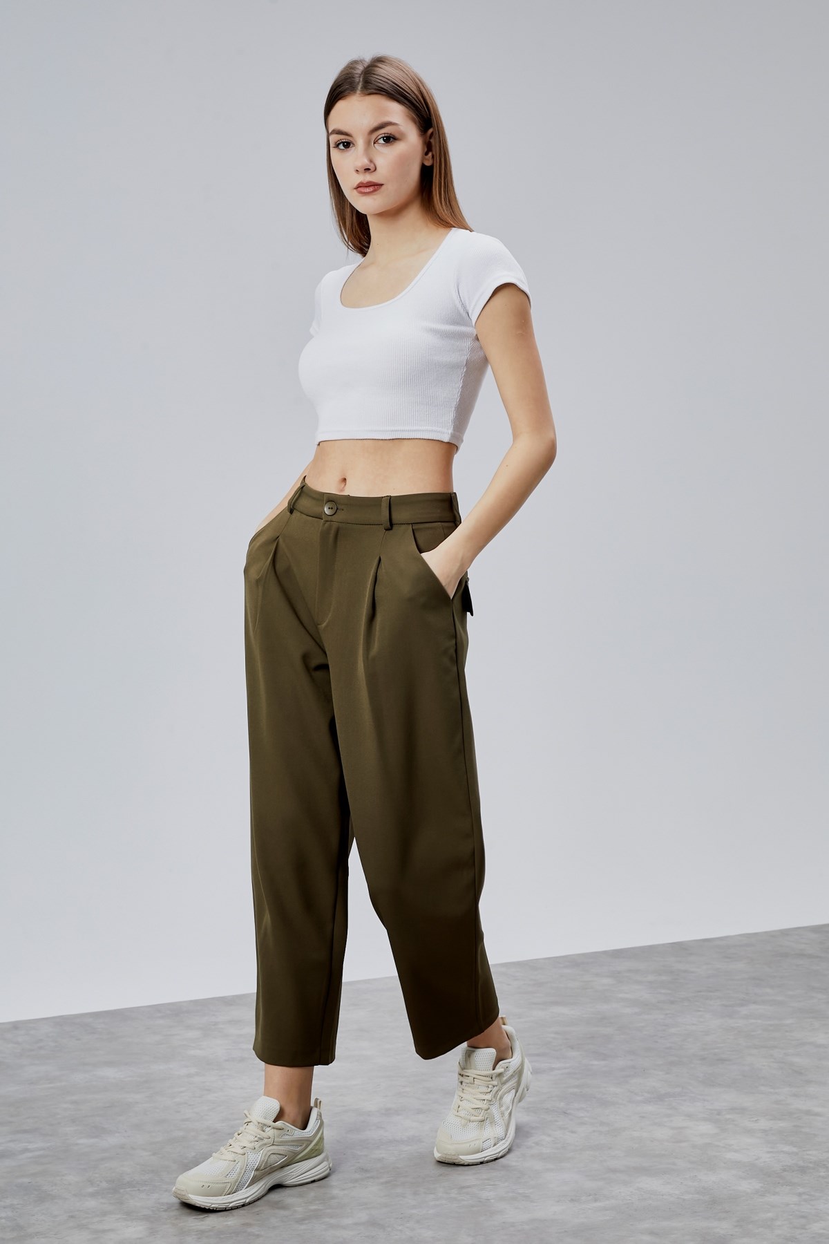 Haki Premium Orta Bel Pileli Kısa Paça Pantolon