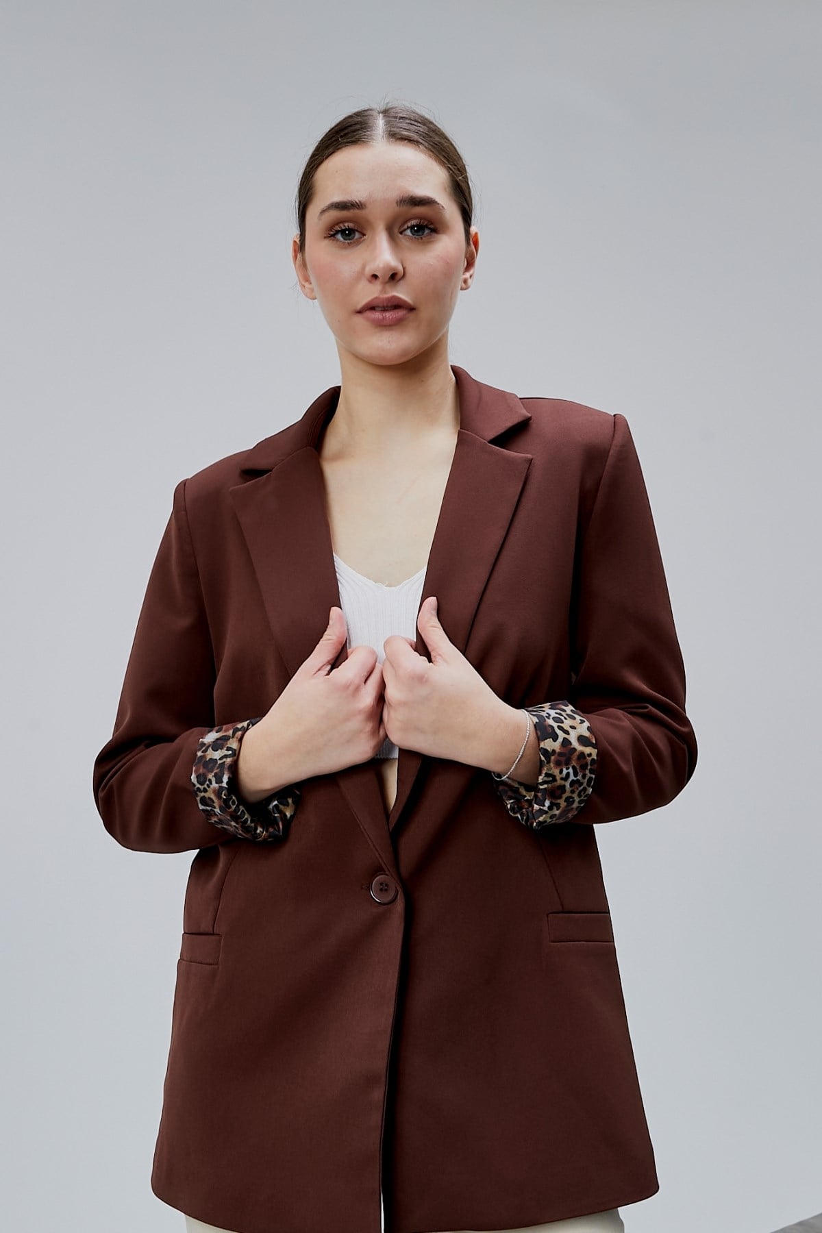 Kahverengi Kruvaze Yaka Kolu Katlama Detaylı Regular Vatkalı Blazer Ceket
