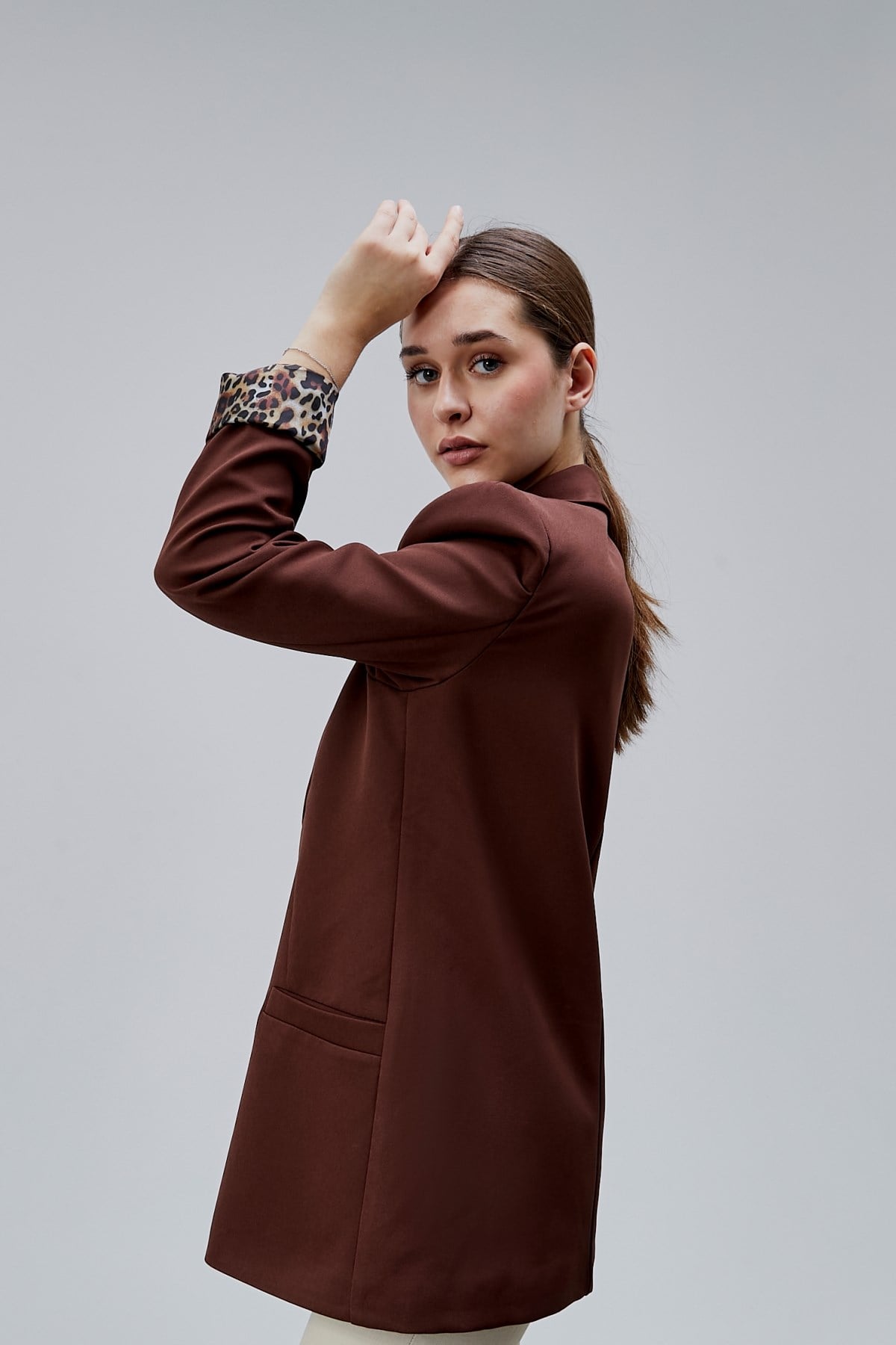 Kahverengi Kruvaze Yaka Kolu Katlama Detaylı Regular Vatkalı Blazer Ceket