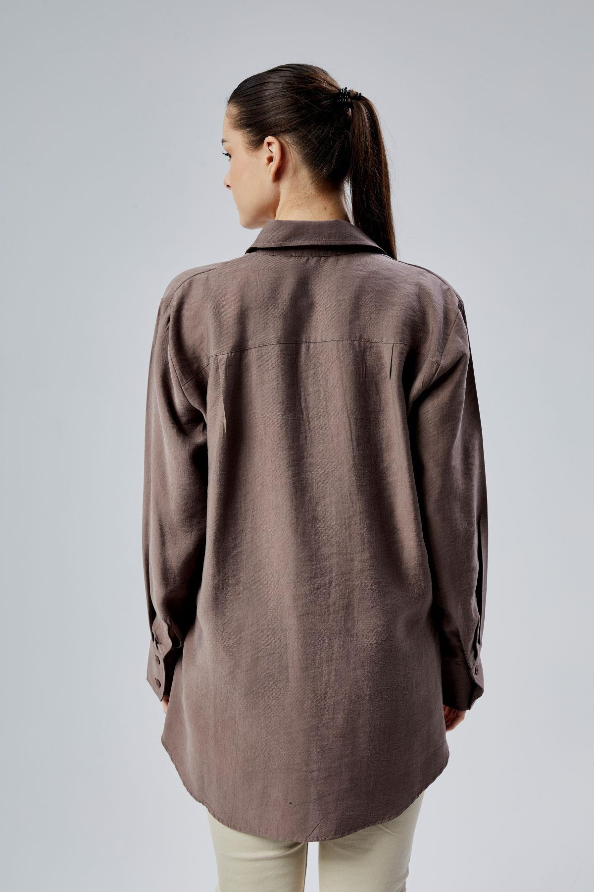 Kahverengi Yırtmaç Detaylı Oversize Gömlek