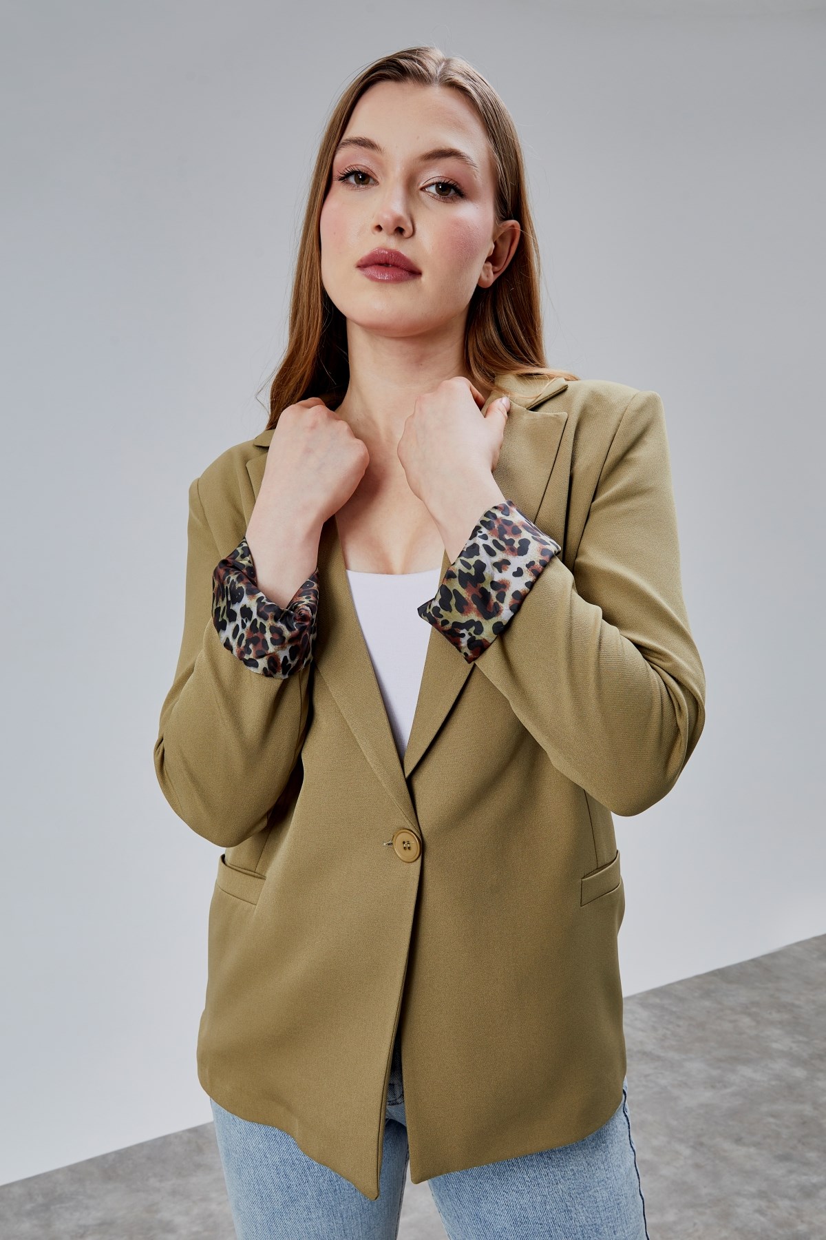 Koyu Haki Leopar Kolu Katlama Detaylı Regular Vatkalı Blazer Ceket