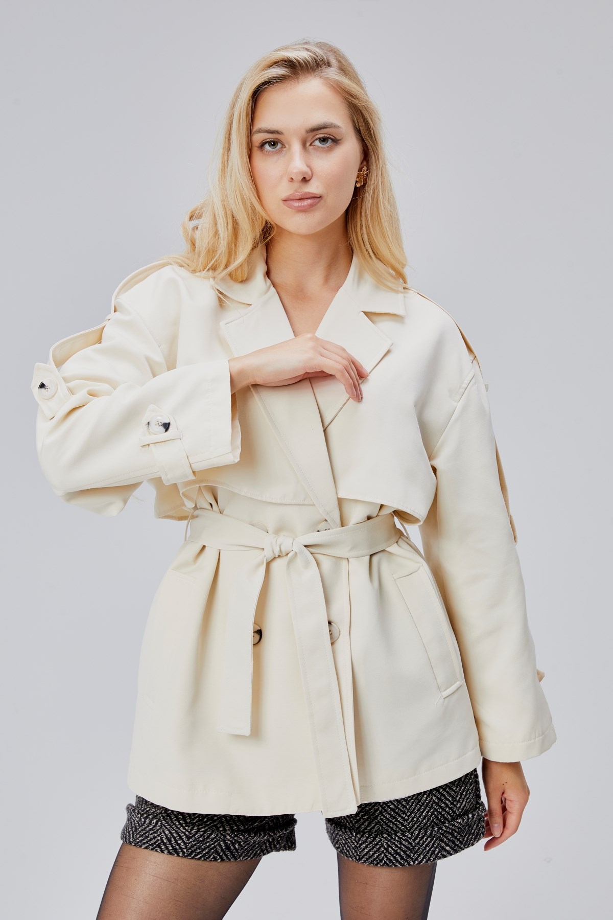 Oversize Ekru Rüzgarlık Detaylı Beli Kuşaklı Trençkot