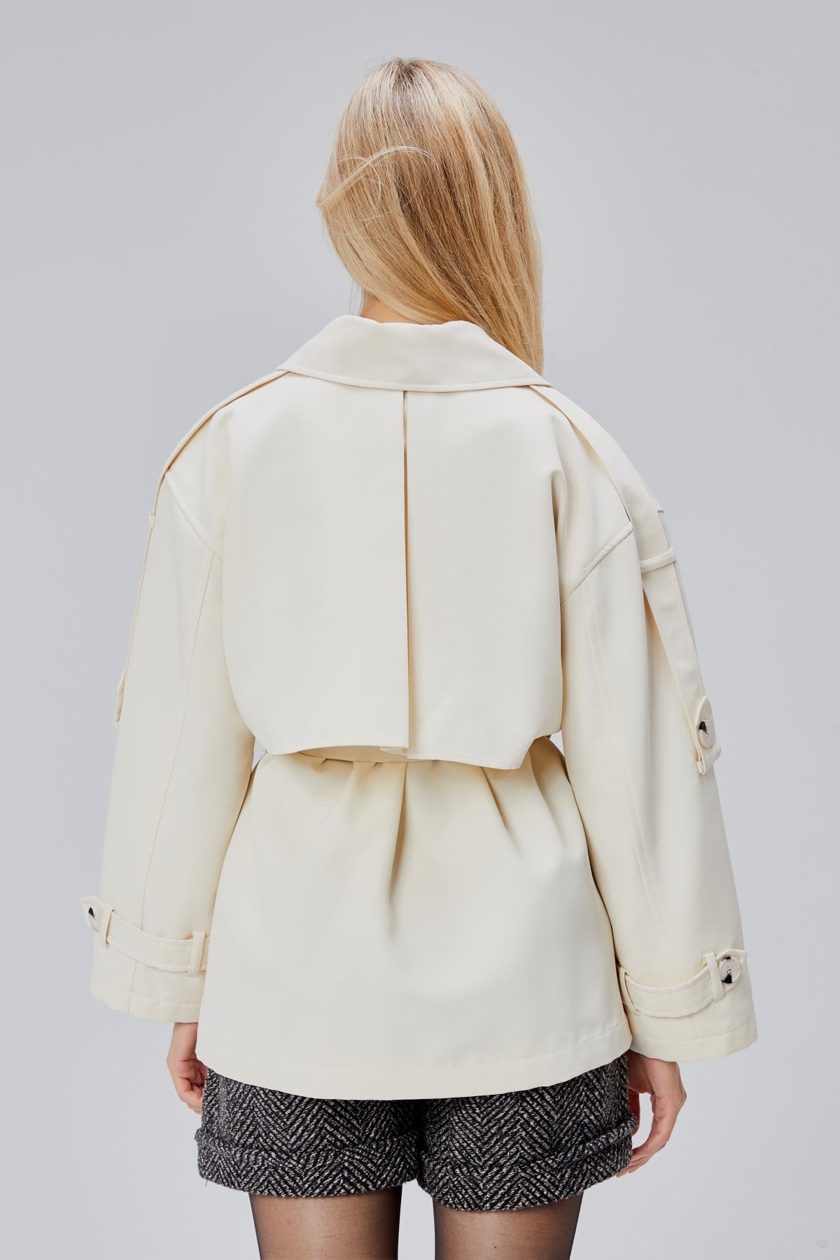 Oversize Ekru Rüzgarlık Detaylı Beli Kuşaklı Trençkot